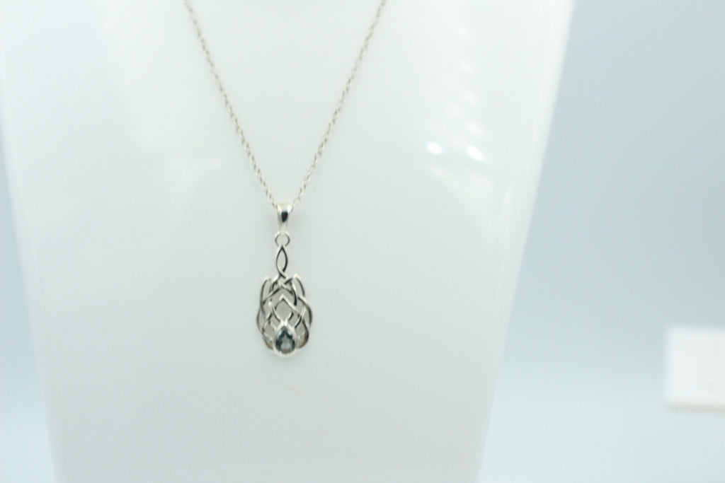0,55 Carat Blautopas Anhänger 925 Silber Keltisches Muster Collier Topas