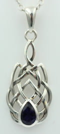 0,34 Carat Iolith Anhänger 925 Silber Keltisches Muster Collier Wassersaphir