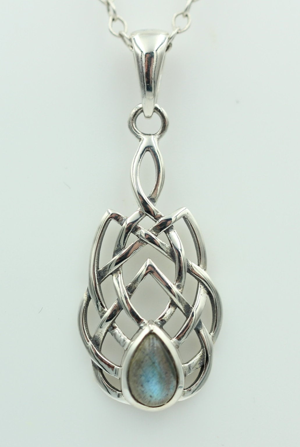 0,36 Labradorit Anhänger 925 Sterling Silber Collier Kette irrisierend