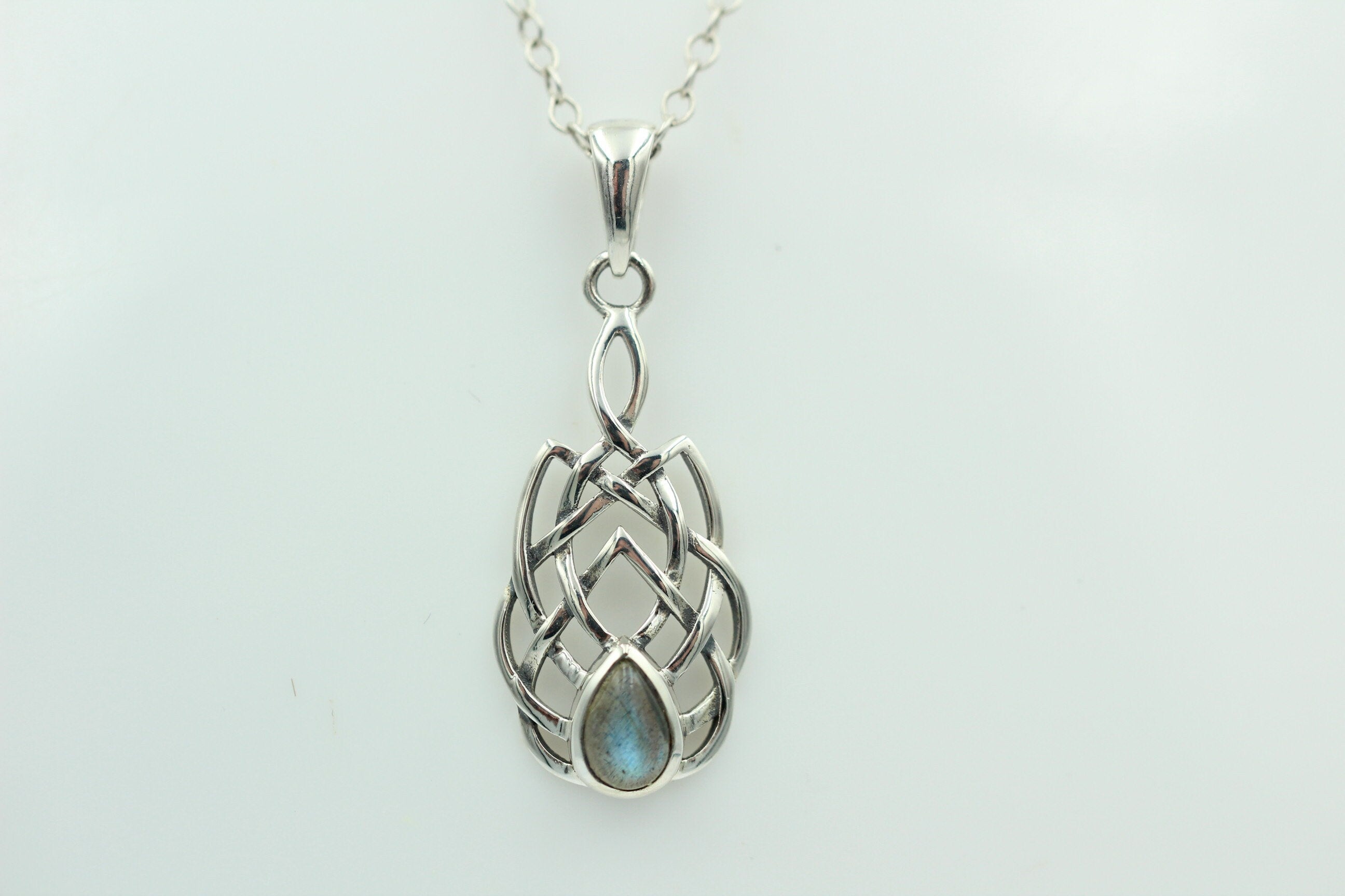 0,36 Labradorit Anhänger 925 Sterling Silber Collier Kette irrisierend