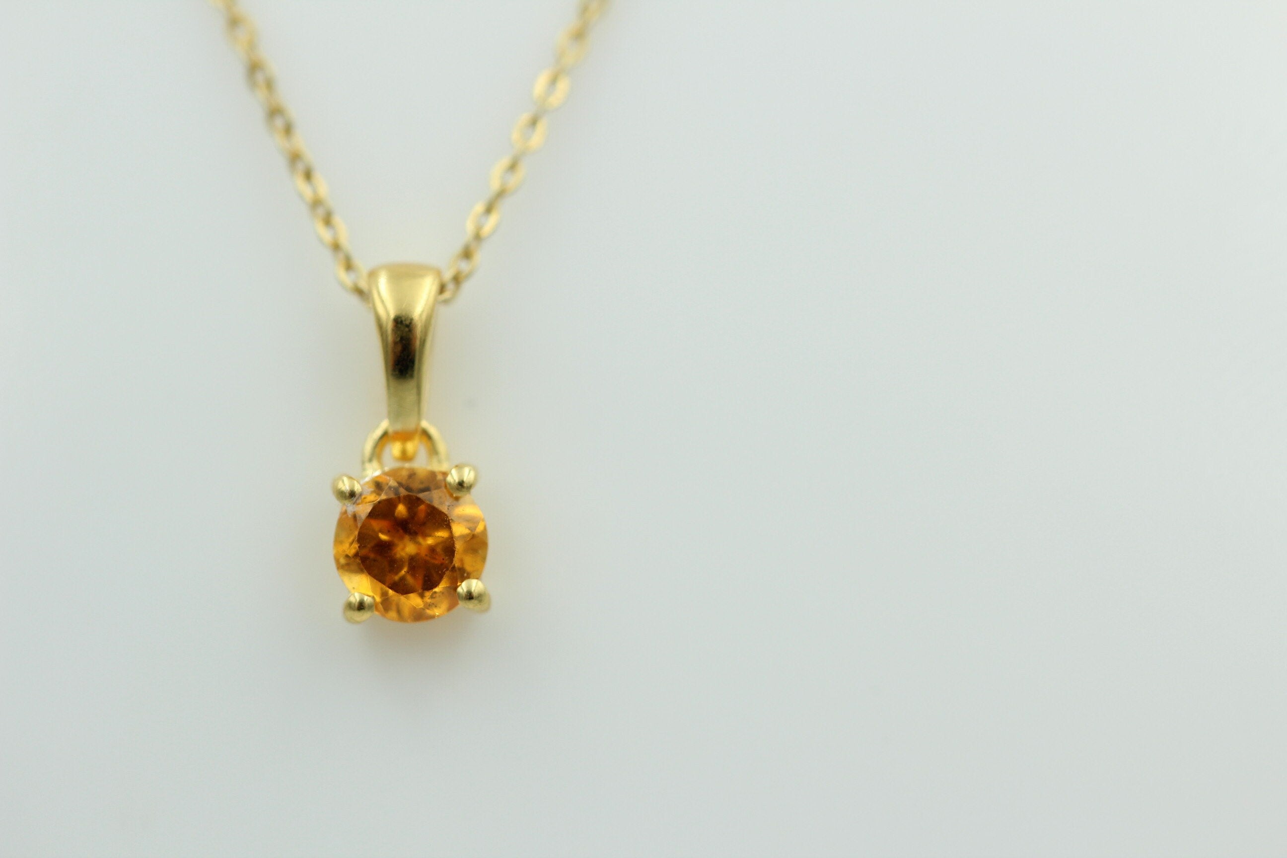 0,55 Carat sehr seltener Mandarin Granat Anhänger 925 Sterlingsilber vergoldet