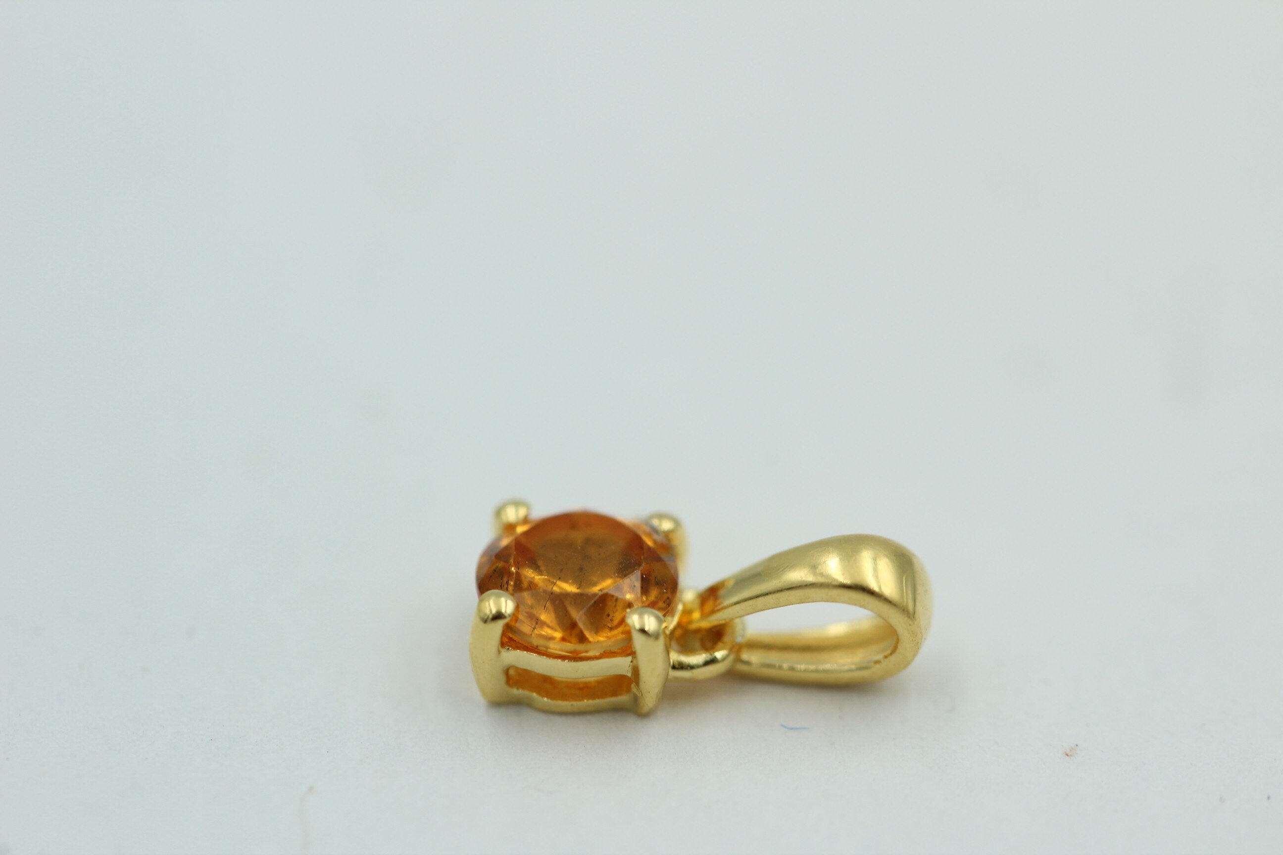 0,55 Carat sehr seltener Mandarin Granat Anhänger 925 Sterlingsilber vergoldet