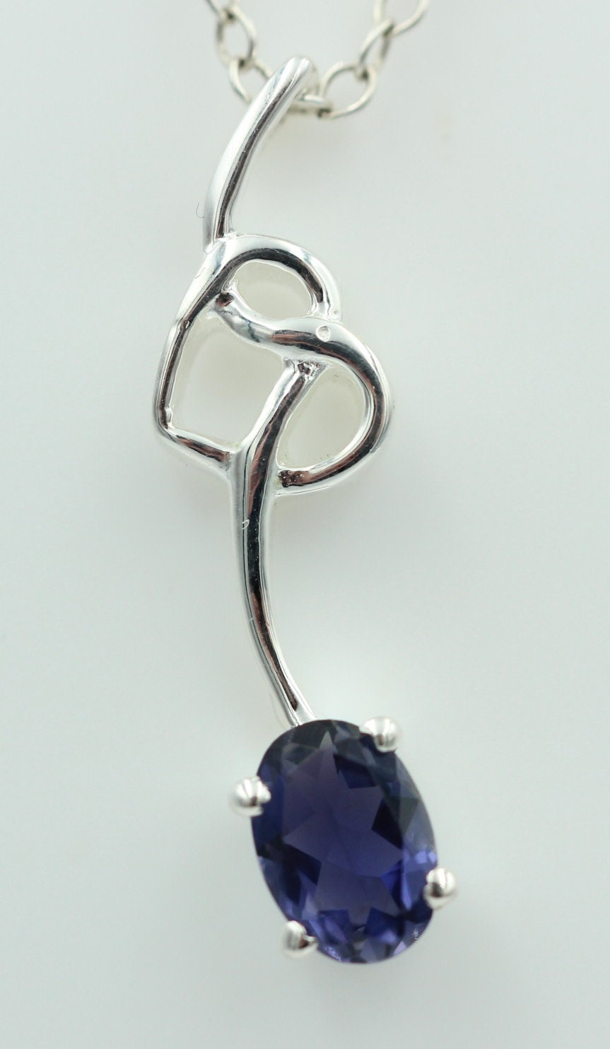 0,4 Carat Iolith Anhänger 925 Silber Collier Kette Wassersaphir Luchssaphir