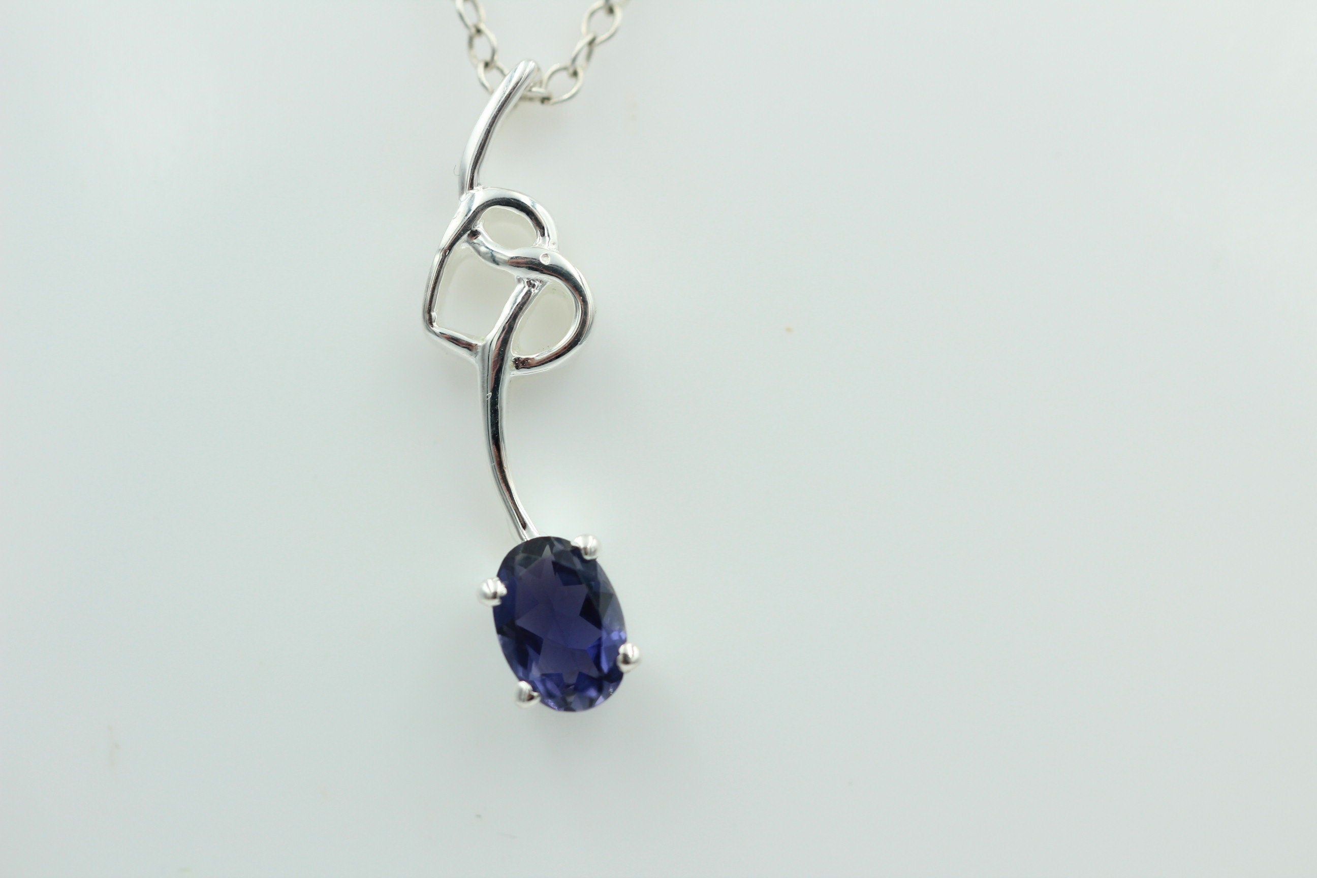 0,4 Carat Iolith Anhänger 925 Silber Collier Kette Wassersaphir Luchssaphir