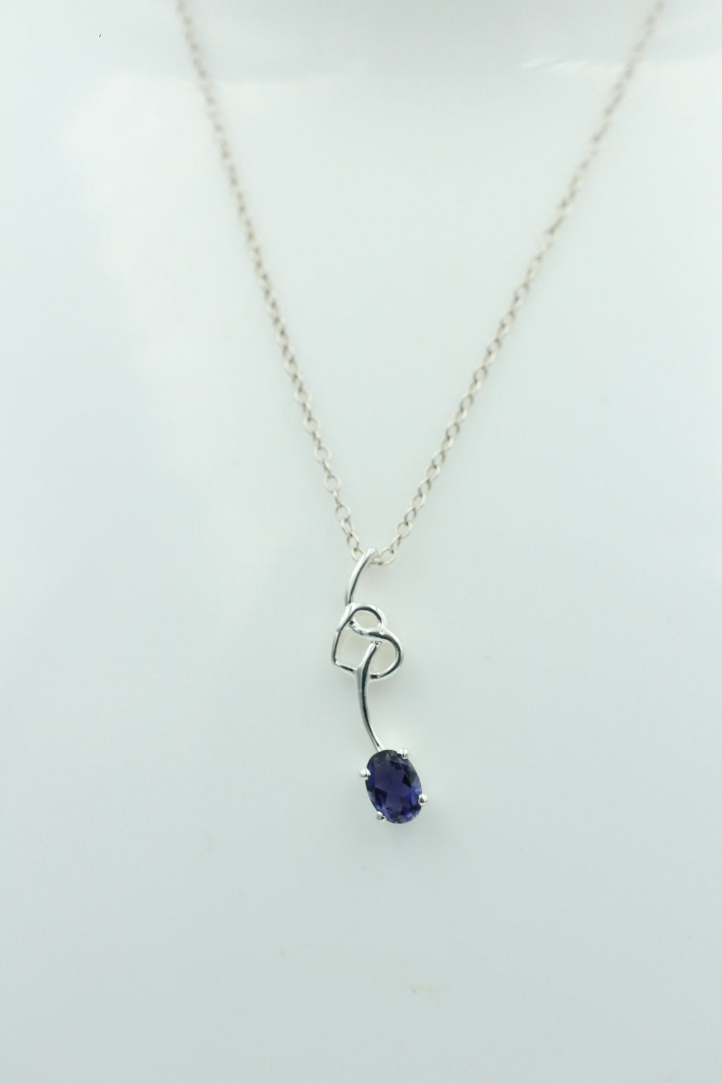 0,4 Carat Iolith Anhänger 925 Silber Collier Kette Wassersaphir Luchssaphir