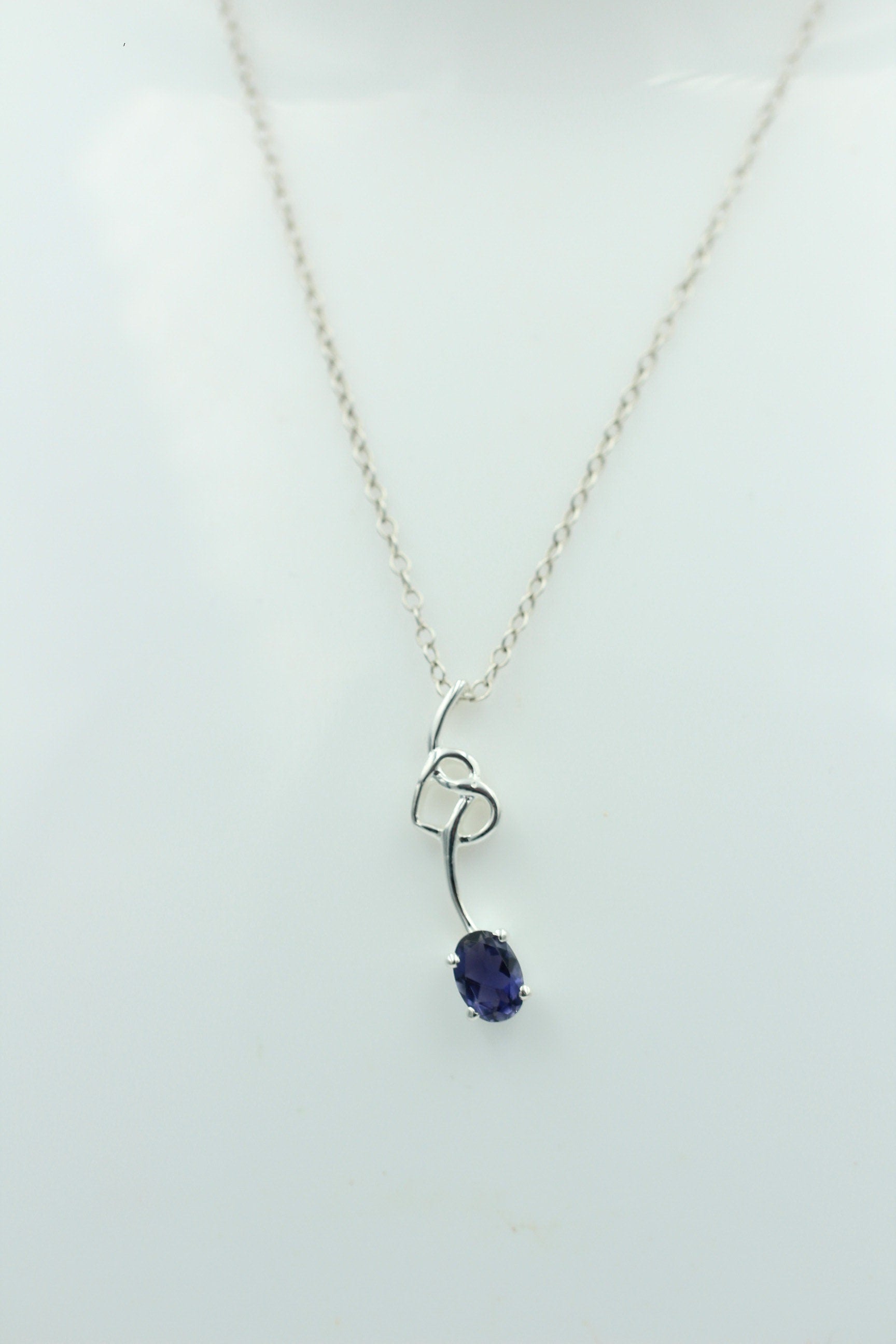 0,4 Carat Iolith Anhänger 925 Silber Collier Kette Wassersaphir Luchssaphir