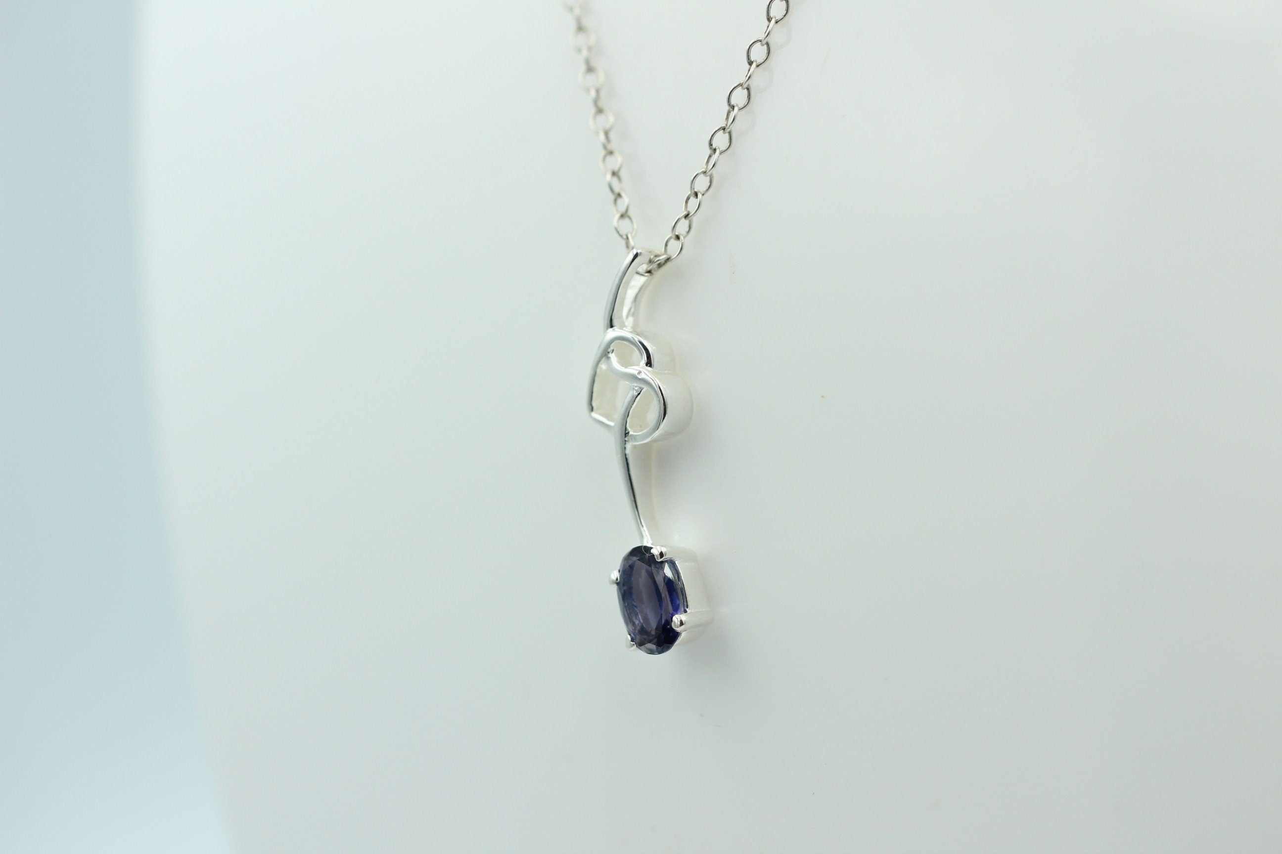 0,4 Carat Iolith Anhänger 925 Silber Collier Kette Wassersaphir Luchssaphir