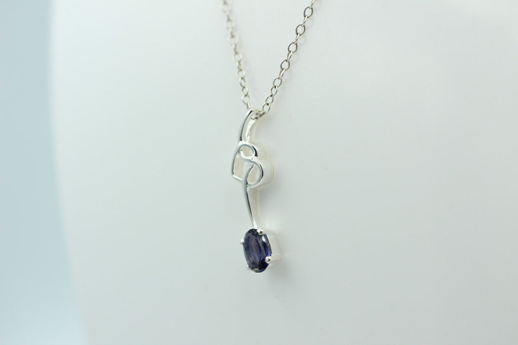 0,4 Carat Iolith Anhänger 925 Silber Collier Kette Wassersaphir Luchssaphir