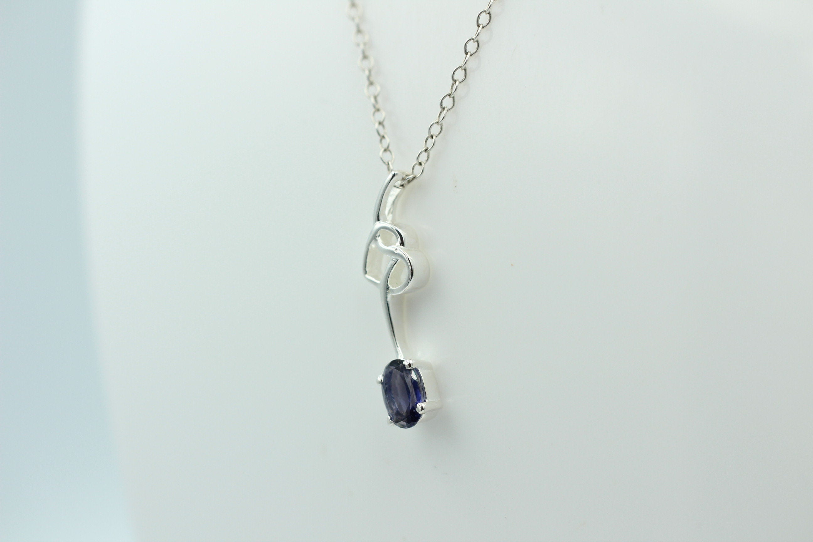 0,4 Carat Iolith Anhänger 925 Silber Collier Kette Wassersaphir Luchssaphir