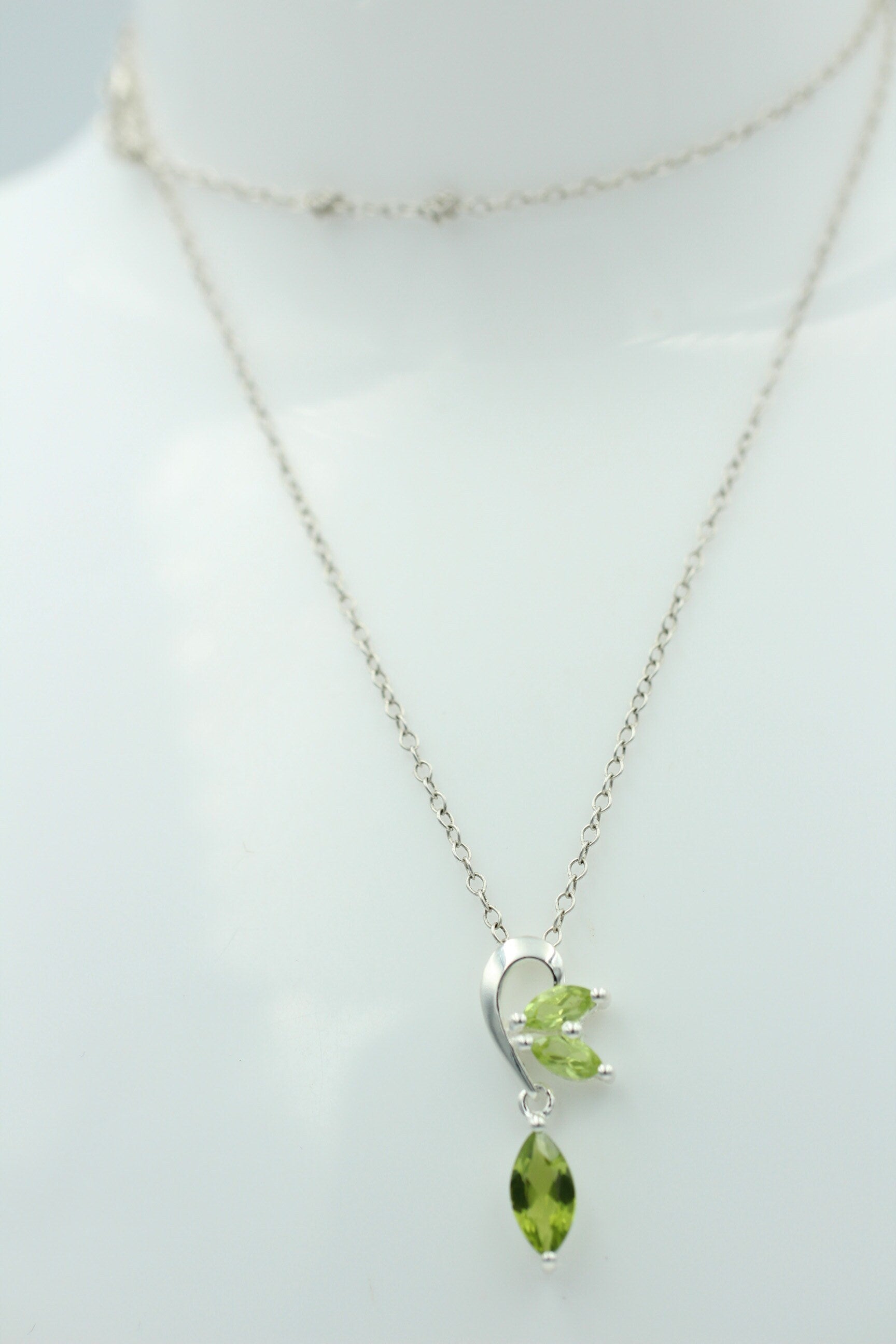 Edler 1,3 Carat Peridot Design Anhänger 925 Silber Collier Kette Olivin