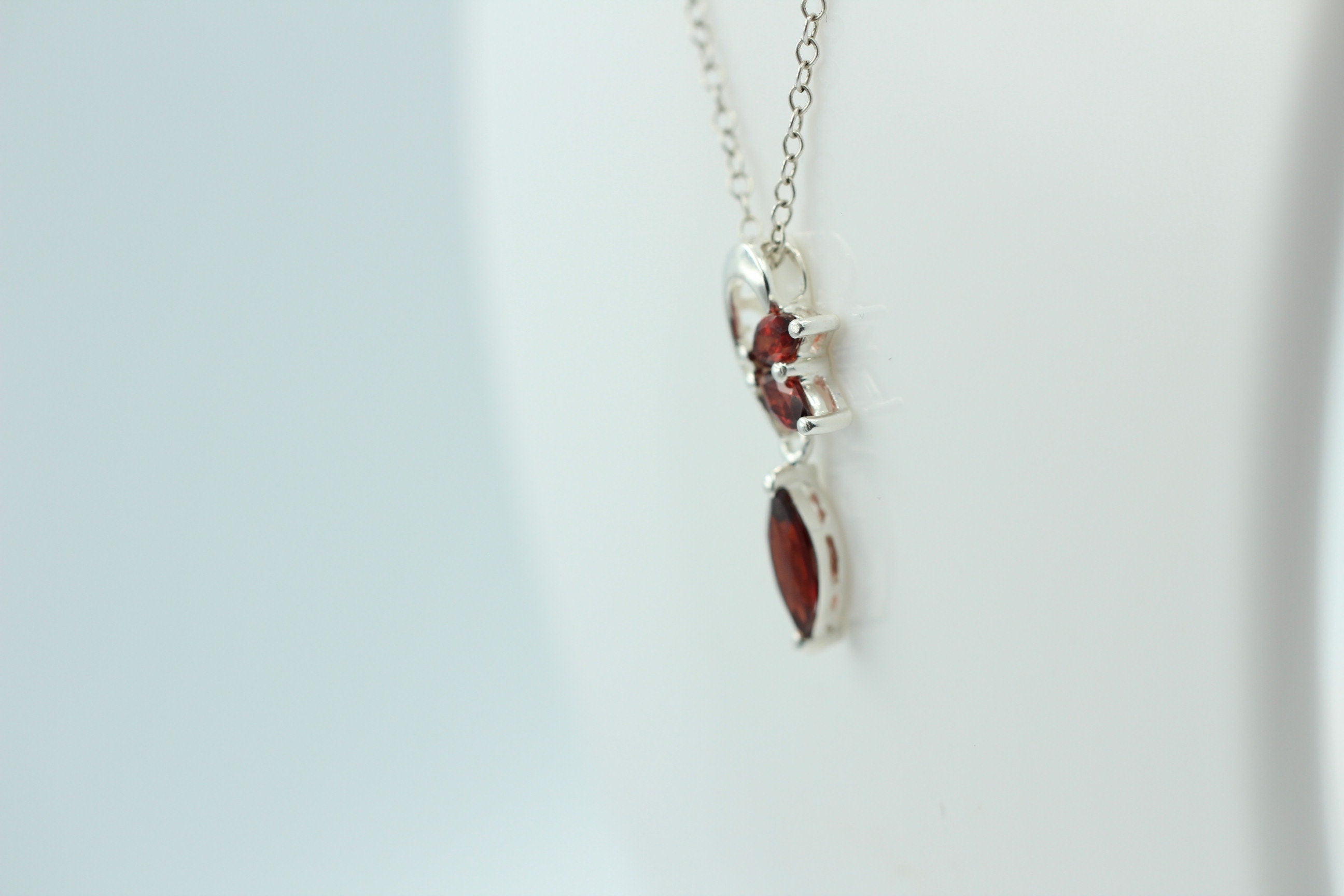 Edler 1,4 Carat Granat Design Anhänger 925 Silber Collier Kette roter Edelstein