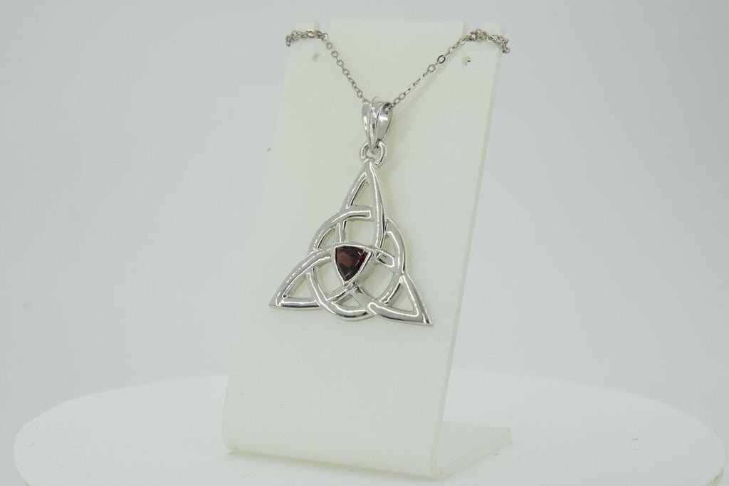0,8 Carat Granat Anhänger keltischen Knotenmuster 925 Silber Unendlichkeit