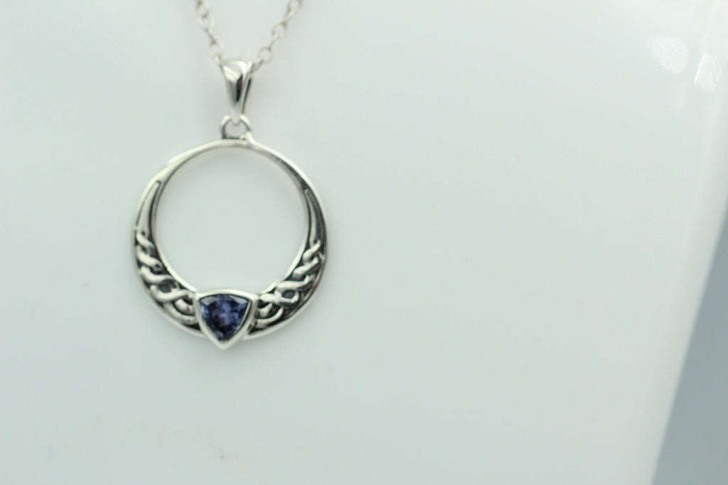 0,4 Carat Tansanit Anhänger 925 Silber Keltisches Muster Collier Kette