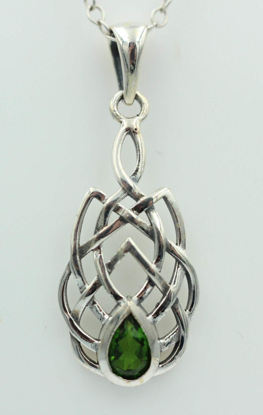 0,34 Carat Chromdiopsid Anhänger 925 Silber Keltisches Muster Collier Diopsid