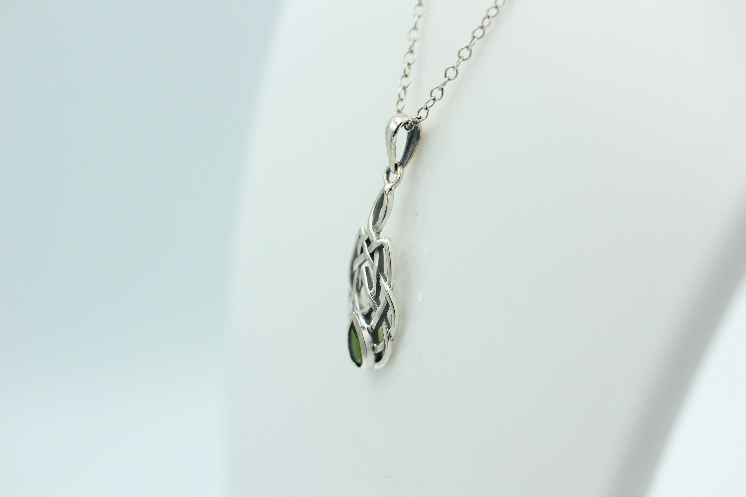 0,34 Carat Chromdiopsid Anhänger 925 Silber Keltisches Muster Collier Diopsid