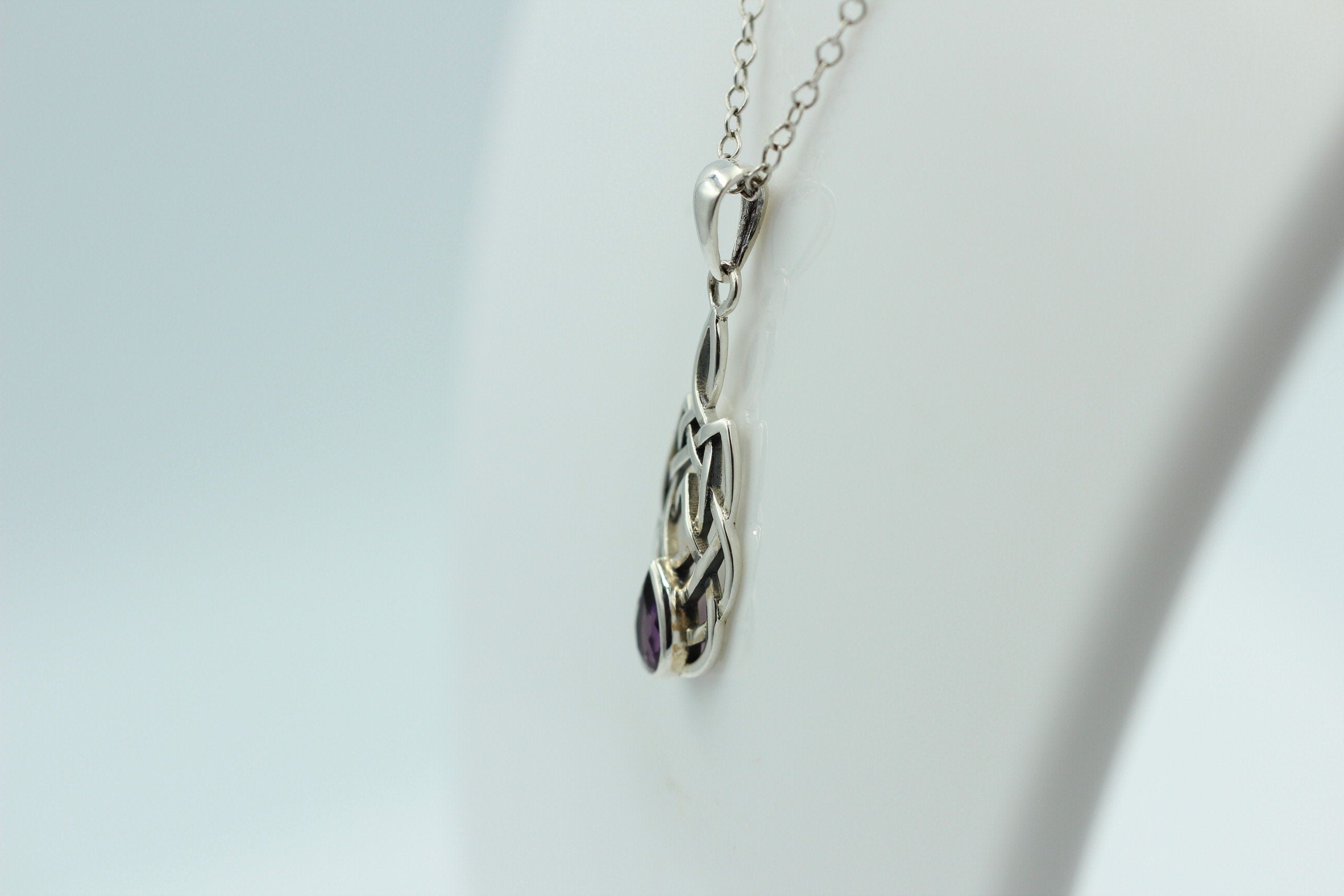 0,41 Carat Amethyst Anhänger 925 Silber Keltisches Muster Amethystschmuck