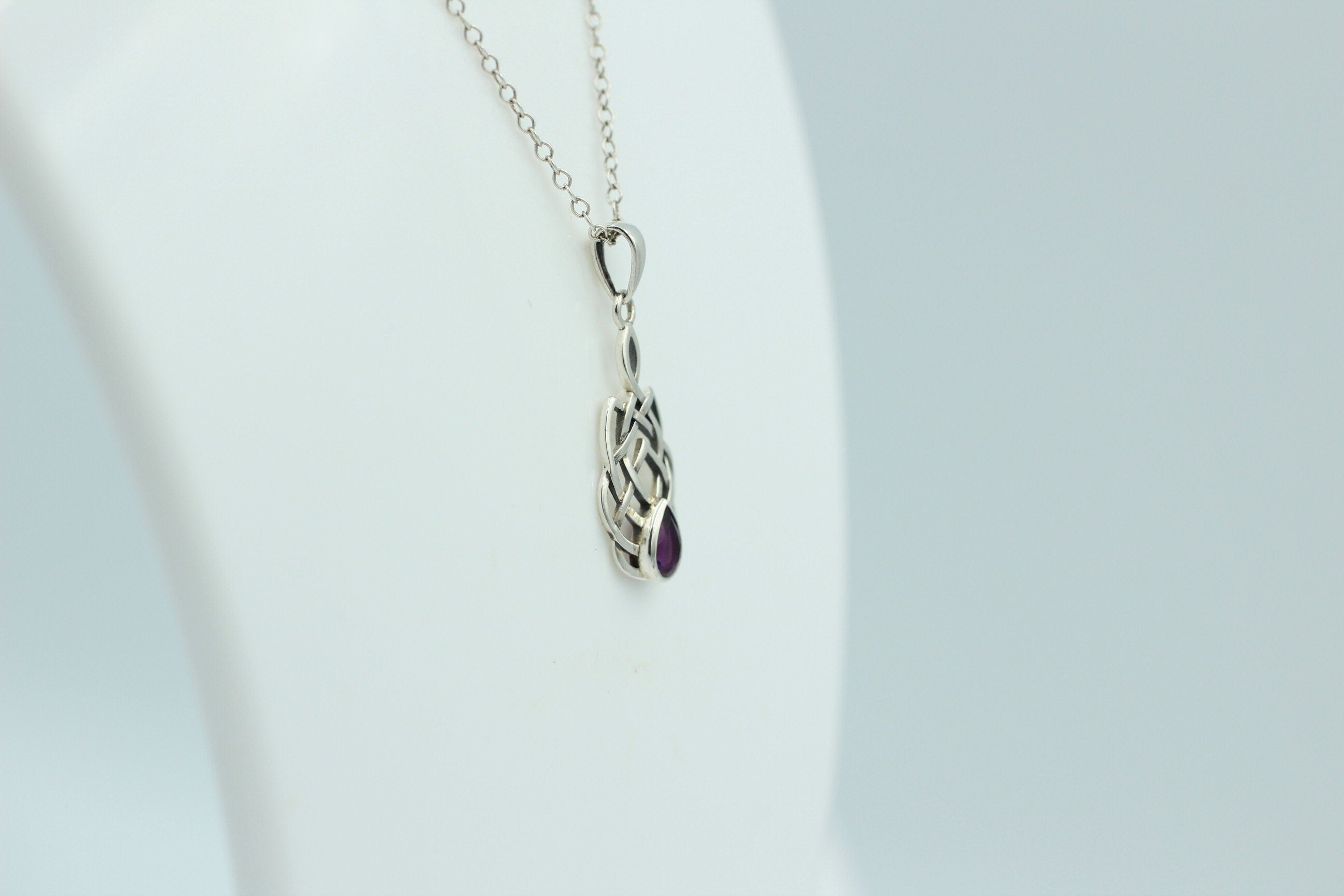 0,41 Carat Amethyst Anhänger 925 Silber Keltisches Muster Amethystschmuck