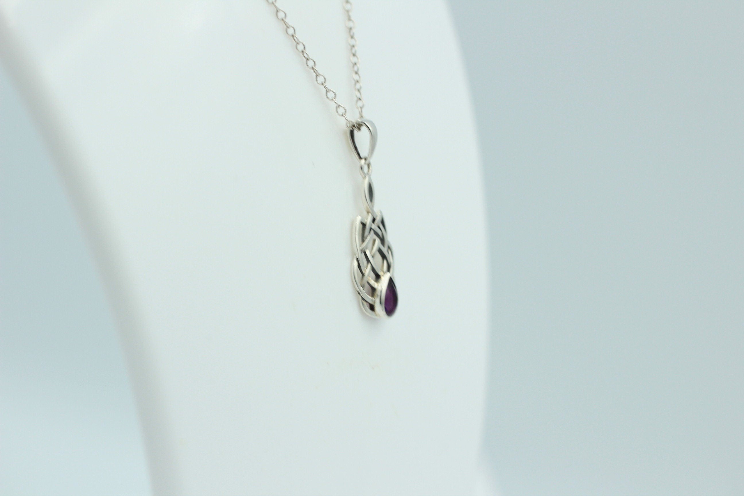 0,41 Carat Amethyst Anhänger 925 Silber Keltisches Muster Amethystschmuck