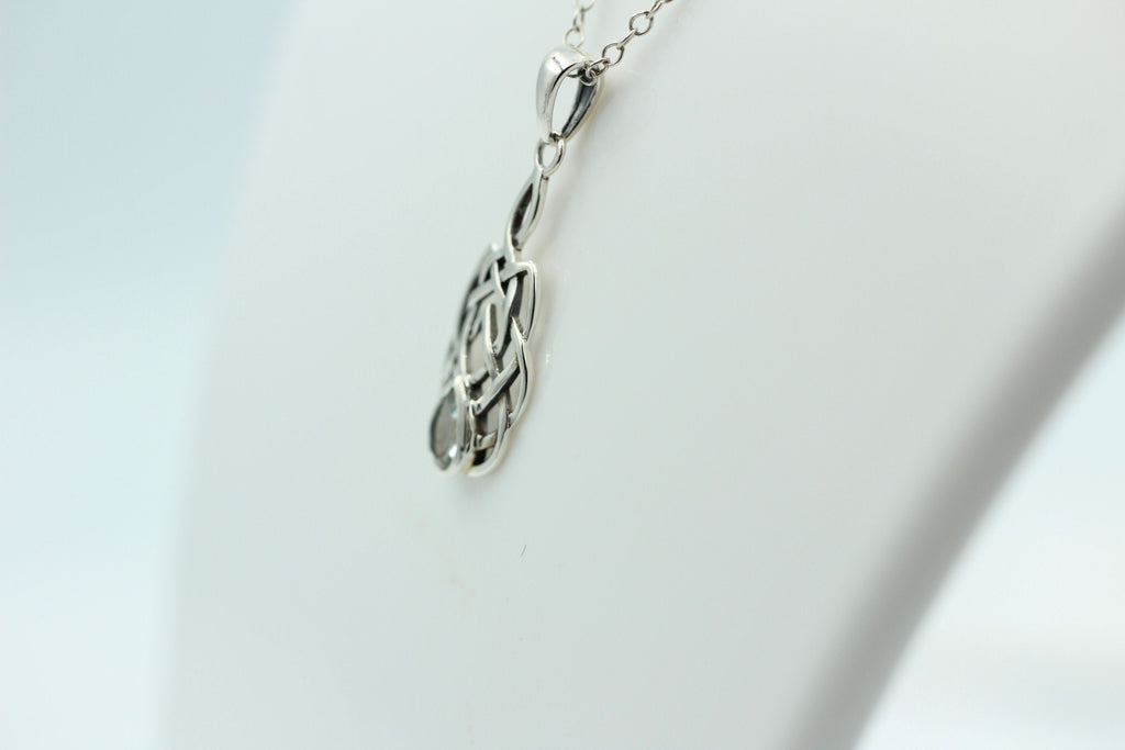 0,55 Carat Blautopas Anhänger 925 Silber Keltisches Muster Collier Topas