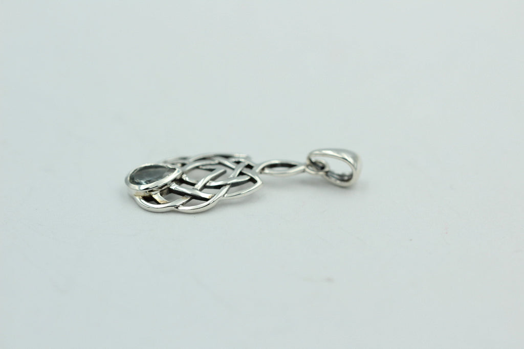 0,55 Carat Blautopas Anhänger 925 Silber Keltisches Muster Collier Topas