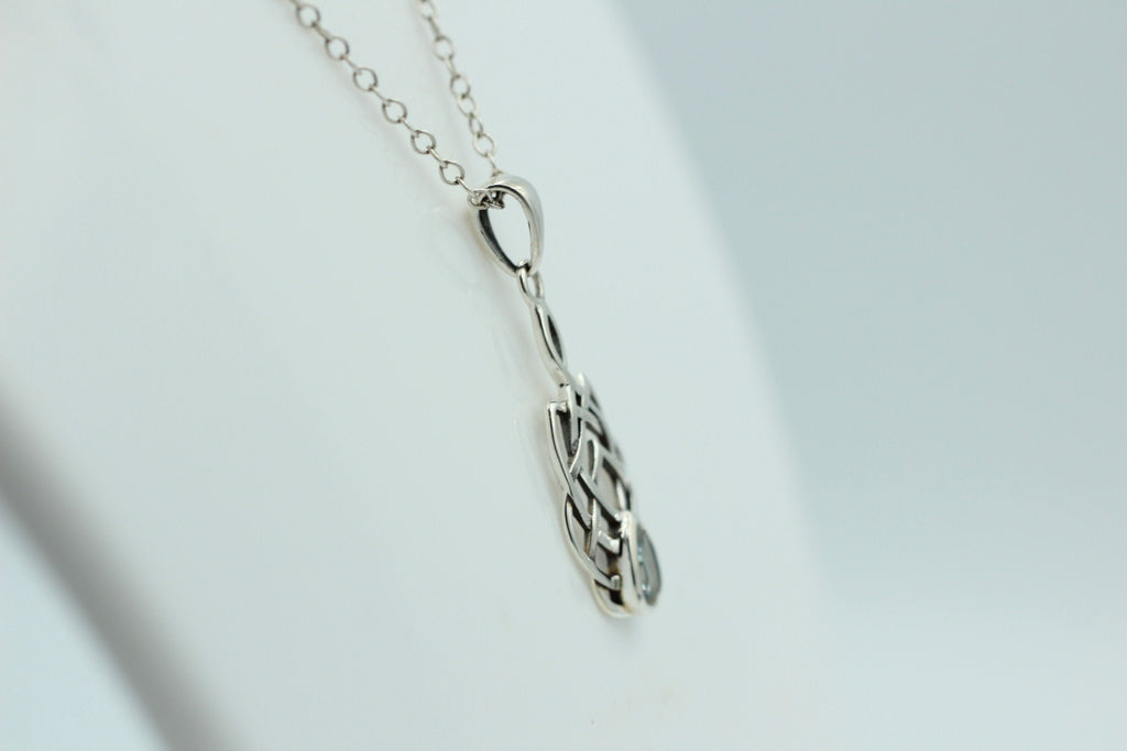 0,55 Carat Blautopas Anhänger 925 Silber Keltisches Muster Collier Topas