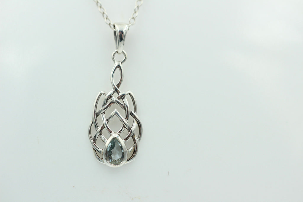0,55 Carat Blautopas Anhänger 925 Silber Keltisches Muster Collier Topas