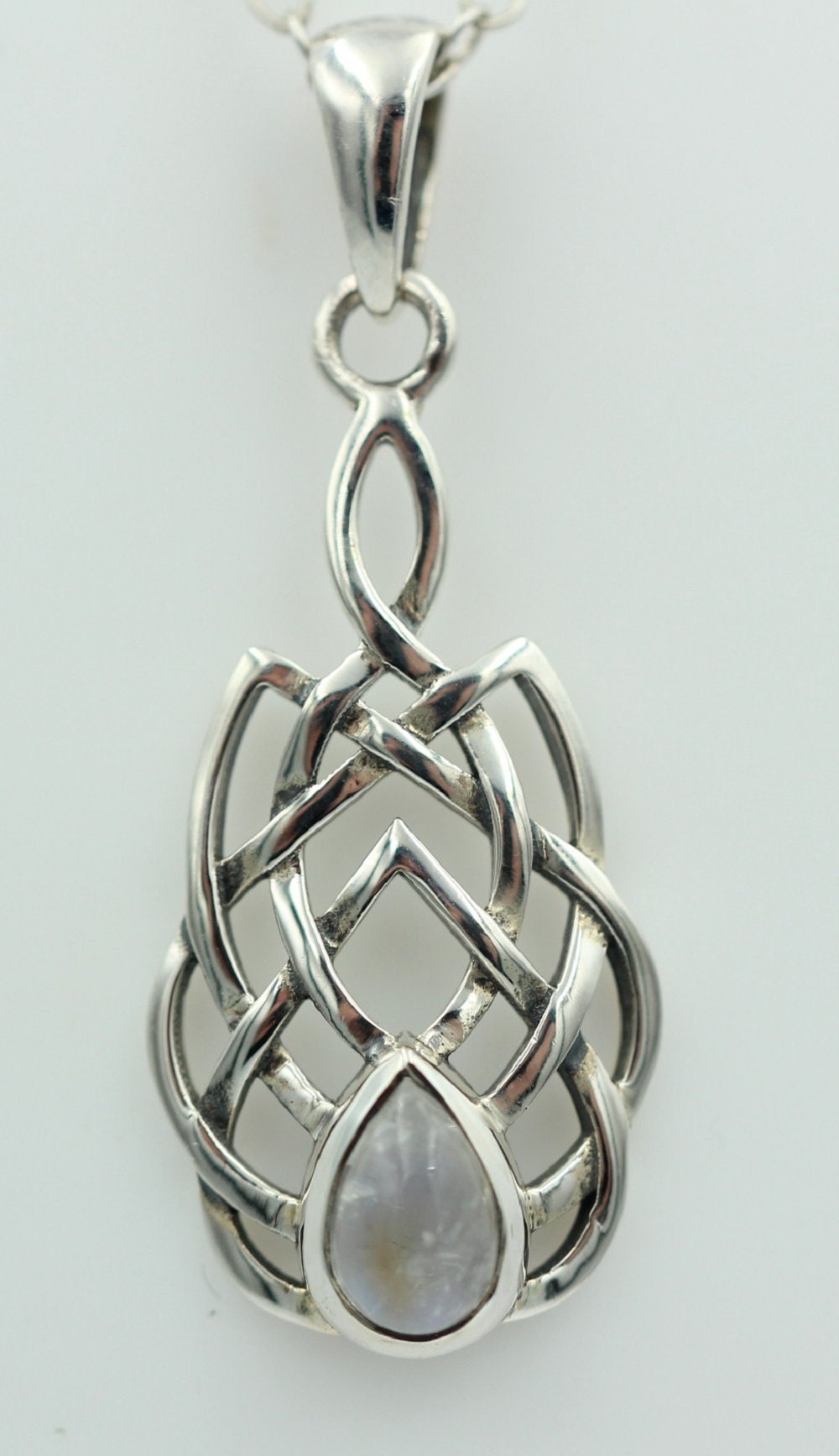 0,4 Carat Mondlichttopas Anhänger 925 Silber Keltisches Muster Collier