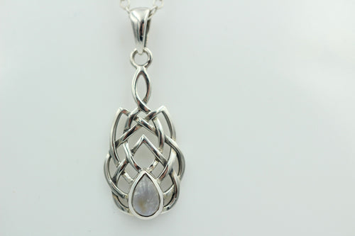 0,4 Carat Mondlichttopas Anhänger 925 Silber Keltisches Muster Collier