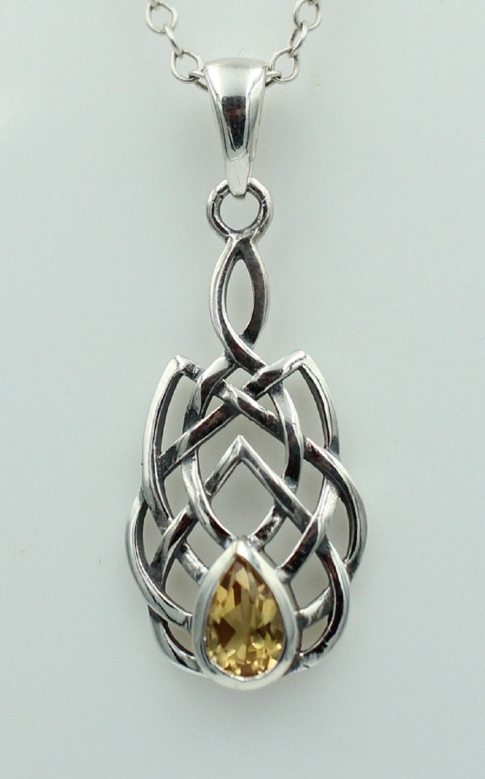 0,41 Carat Citrin Anhänger 925 Silber Keltisches Muster Collier