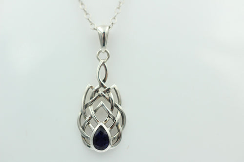 0,34 Carat Iolith Anhänger 925 Silber Keltisches Muster Collier Wassersaphir
