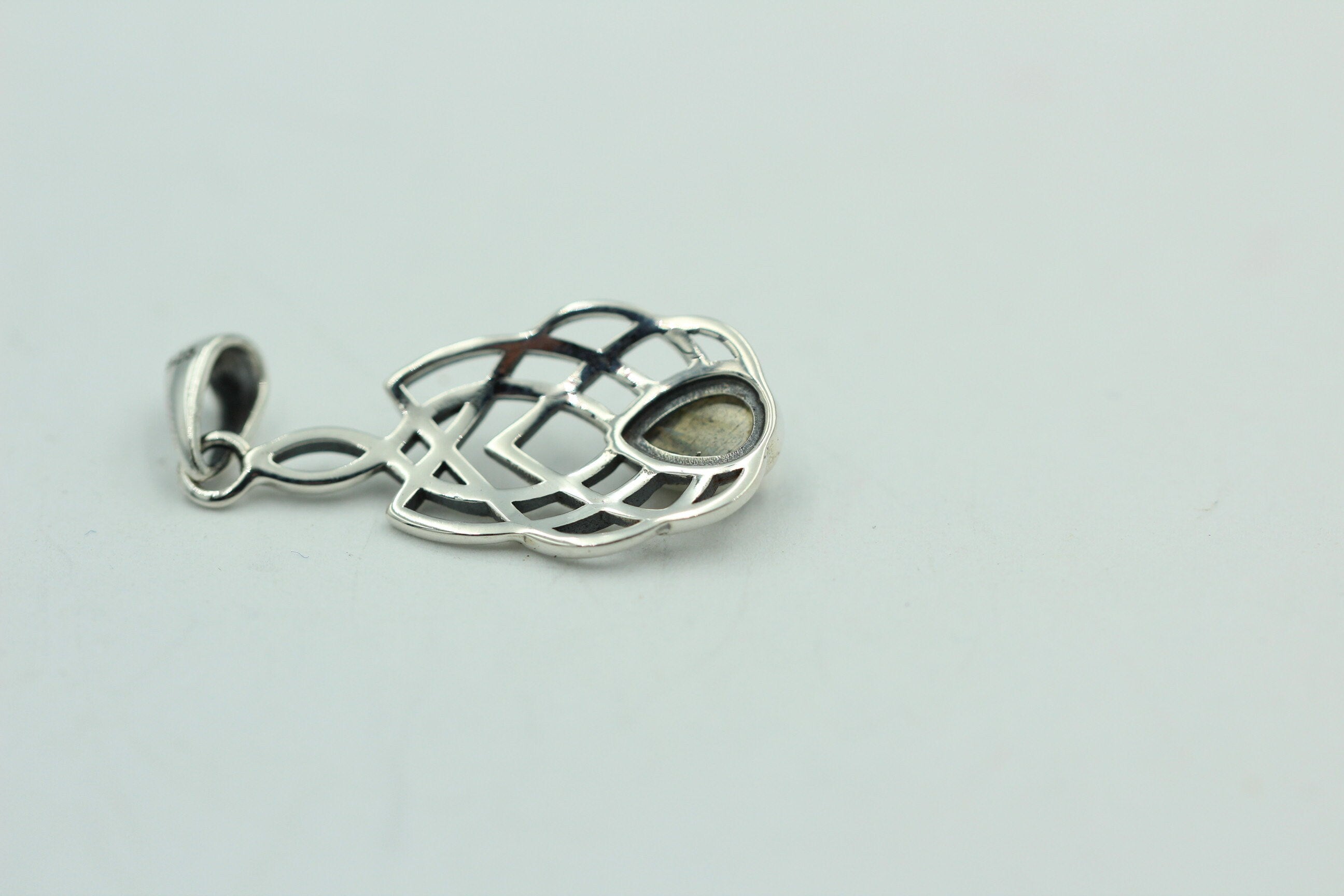 0,36 Labradorit Anhänger 925 Sterling Silber Collier Kette irrisierend