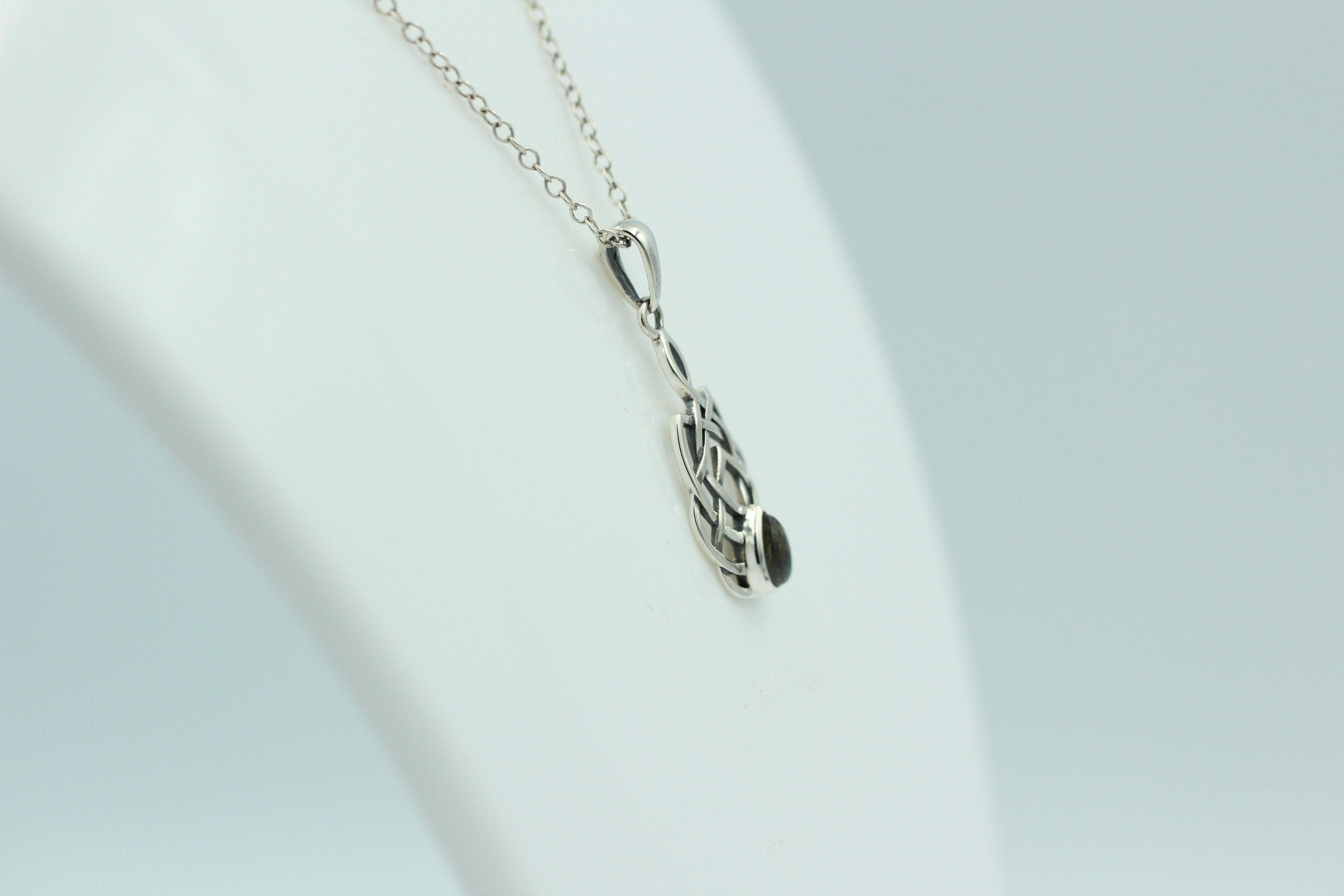0,36 Labradorit Anhänger 925 Sterling Silber Collier Kette irrisierend