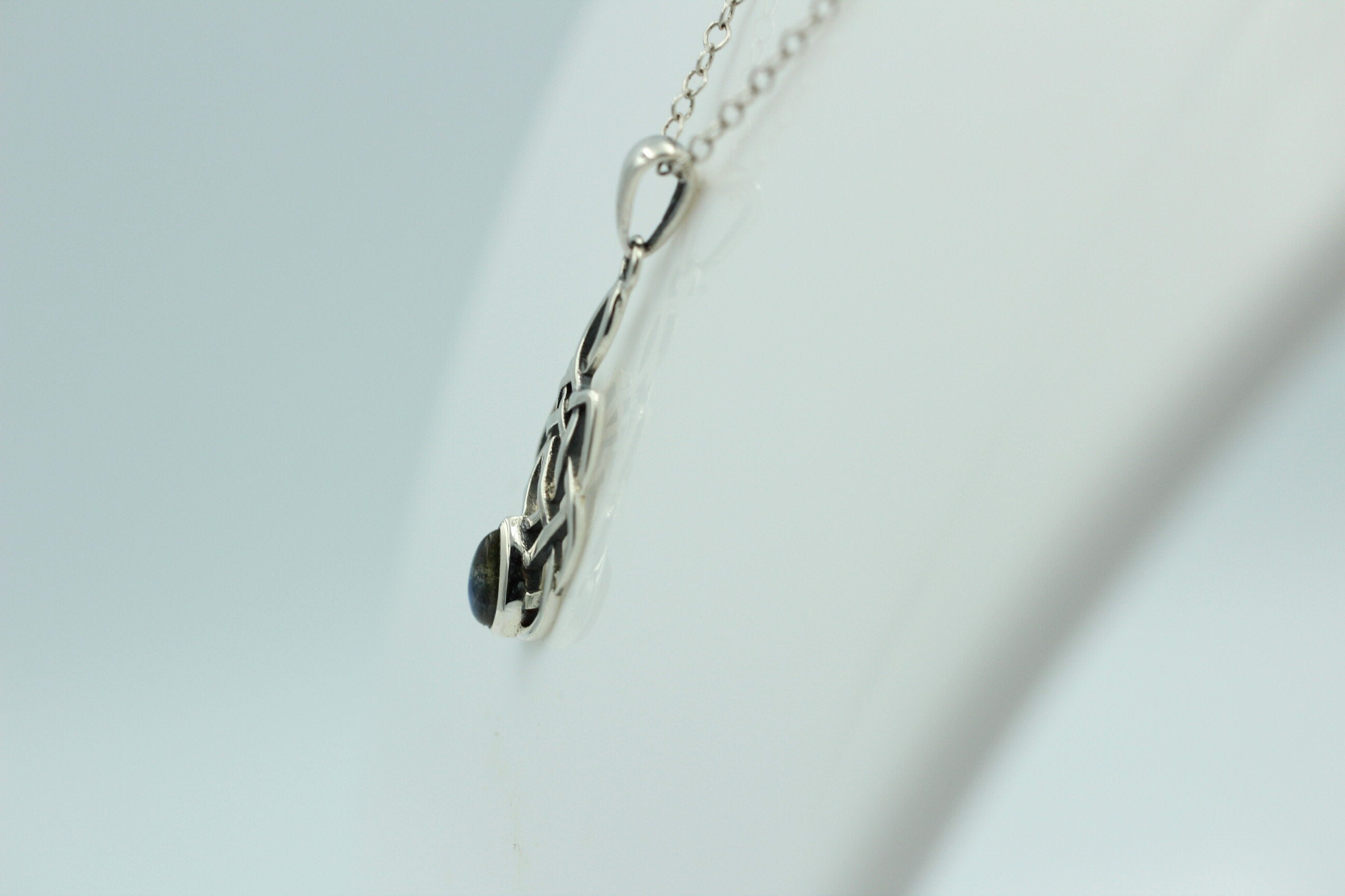 0,36 Labradorit Anhänger 925 Sterling Silber Collier Kette irrisierend