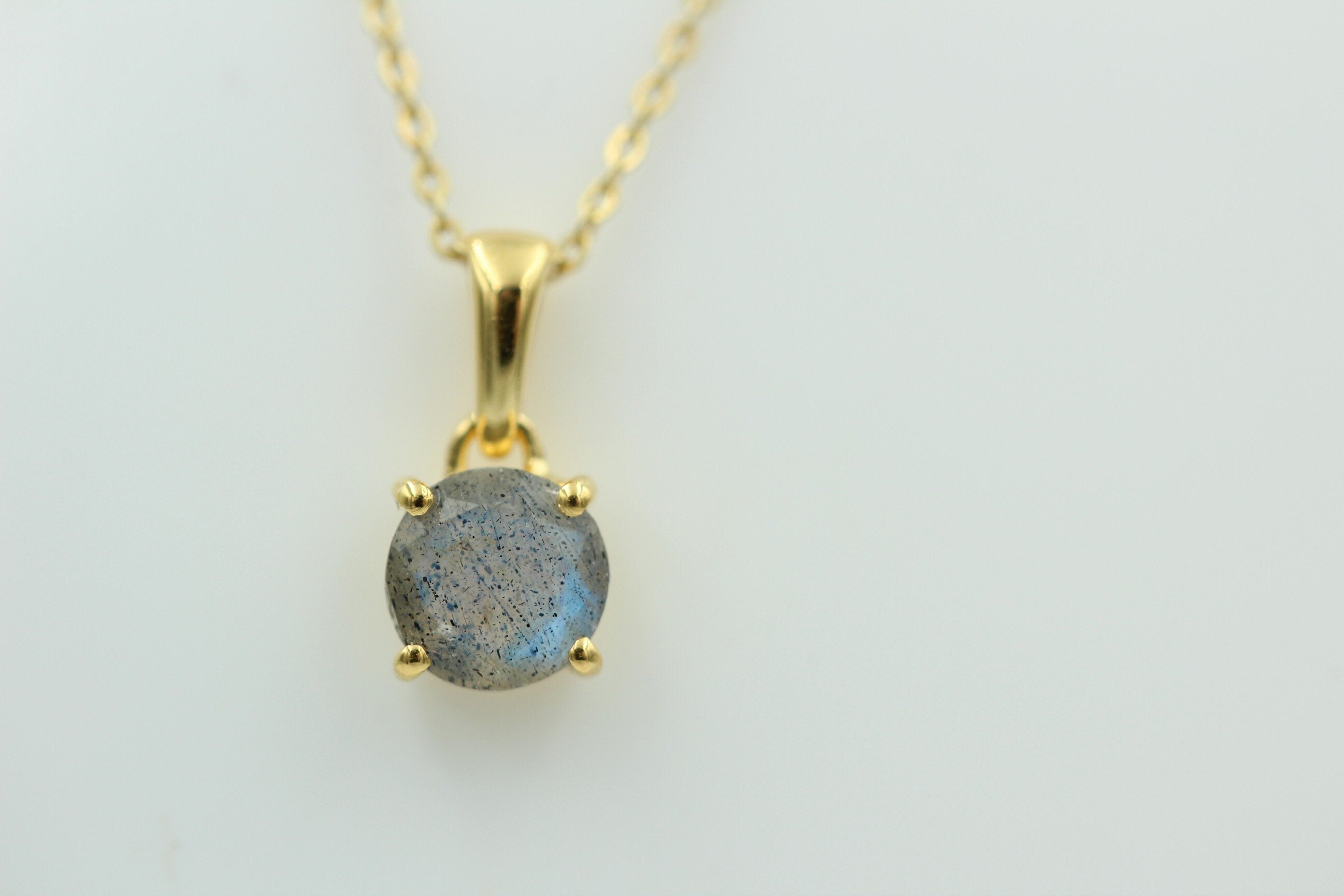 0,66 Carat Labradorit Anhänger 925 Silber hochwertig vergoldet Collier Kette Top