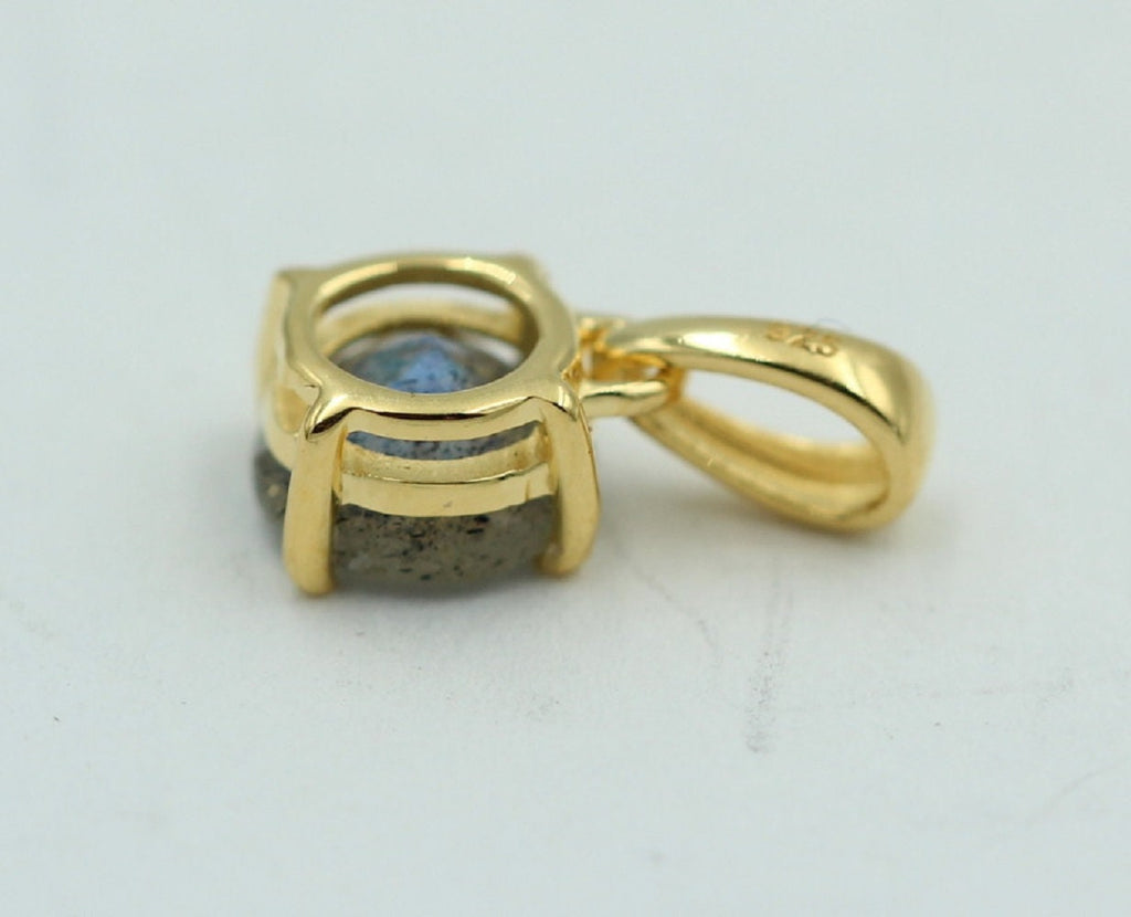 0,66 Carat Labradorit Anhänger 925 Silber hochwertig vergoldet Collier Kette Top