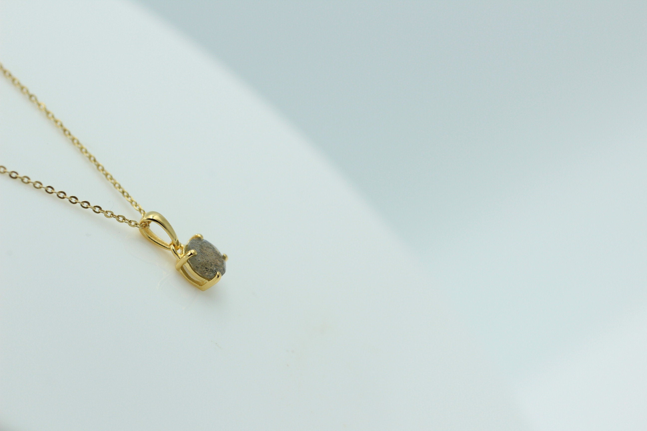 0,66 Carat Labradorit Anhänger 925 Silber hochwertig vergoldet Collier Kette Top