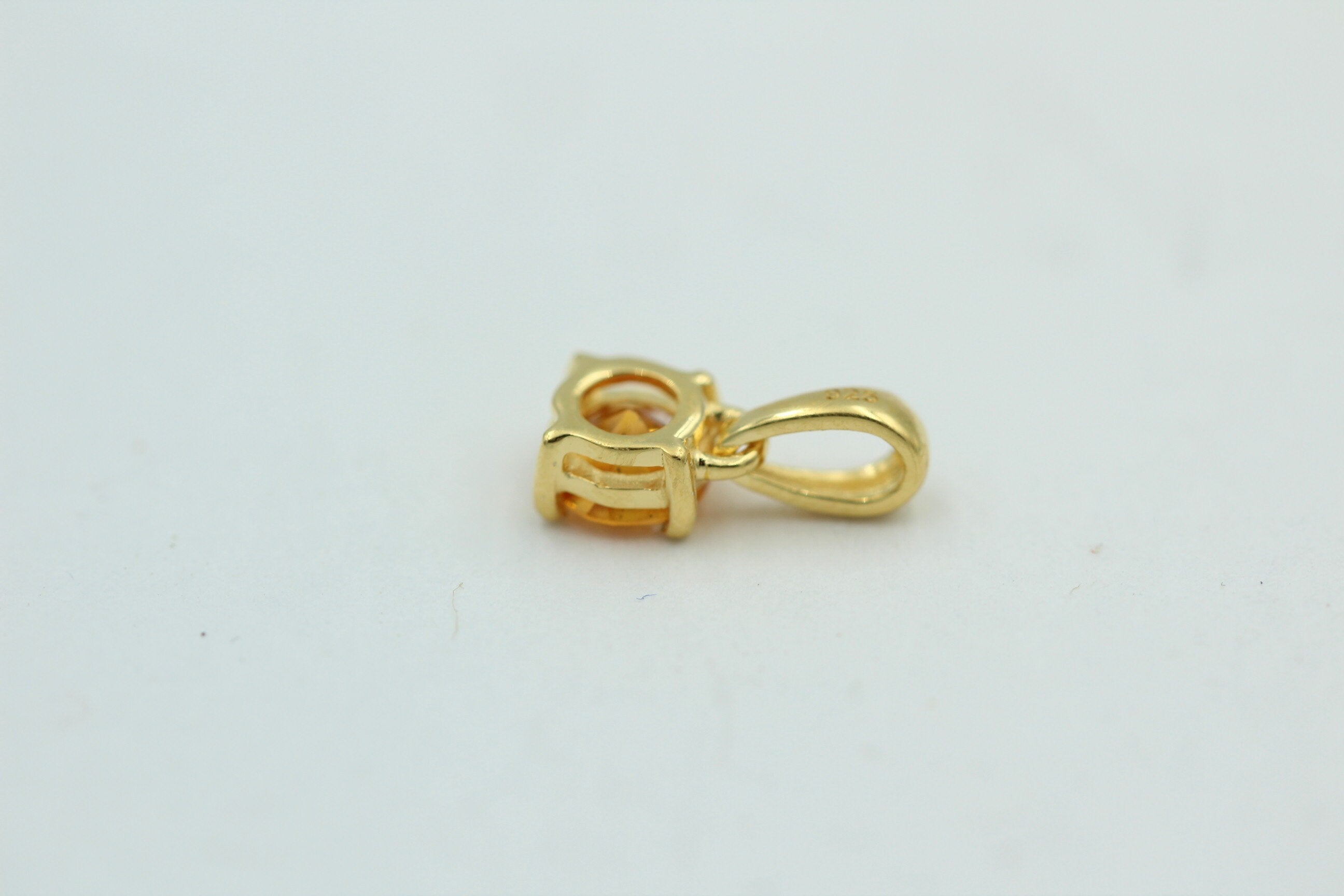 0,55 Carat sehr seltener Mandarin Granat Anhänger 925 Sterlingsilber vergoldet