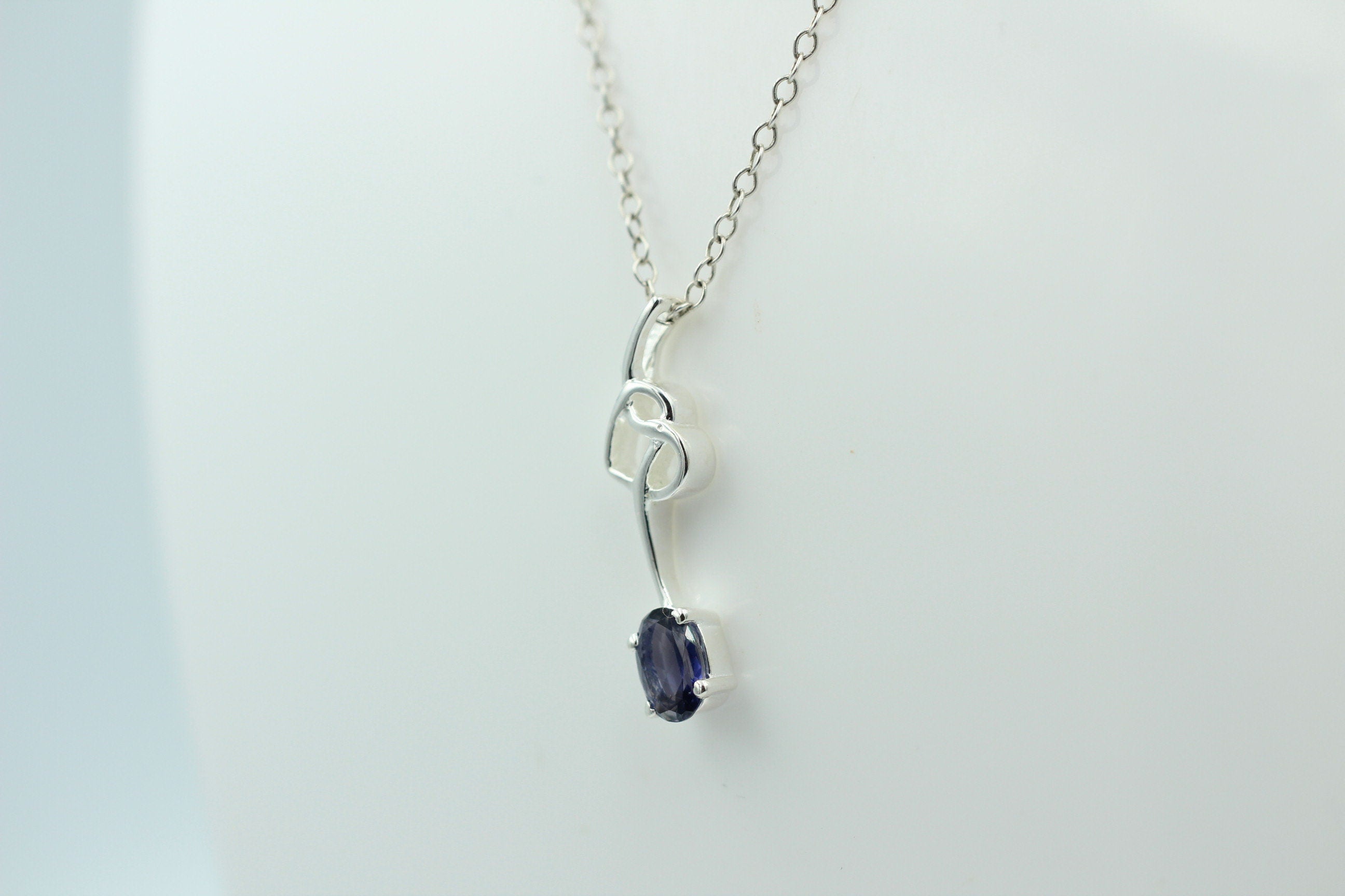 0,4 Carat Iolith Anhänger 925 Silber Collier Kette Wassersaphir Luchssaphir