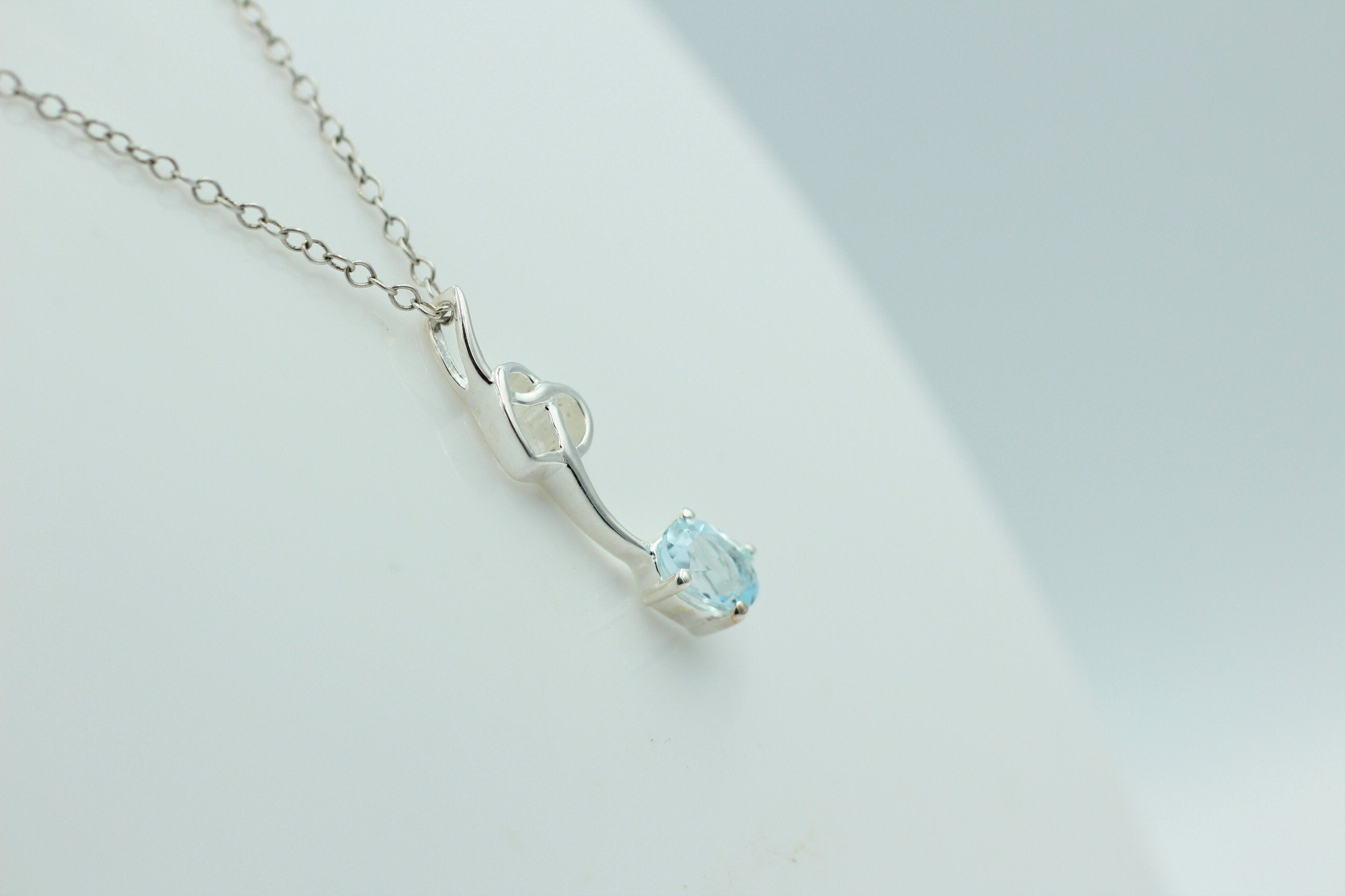 0,4 Carat Blautopas Anhänger 925 Silber Collier Kette Topasanhänger