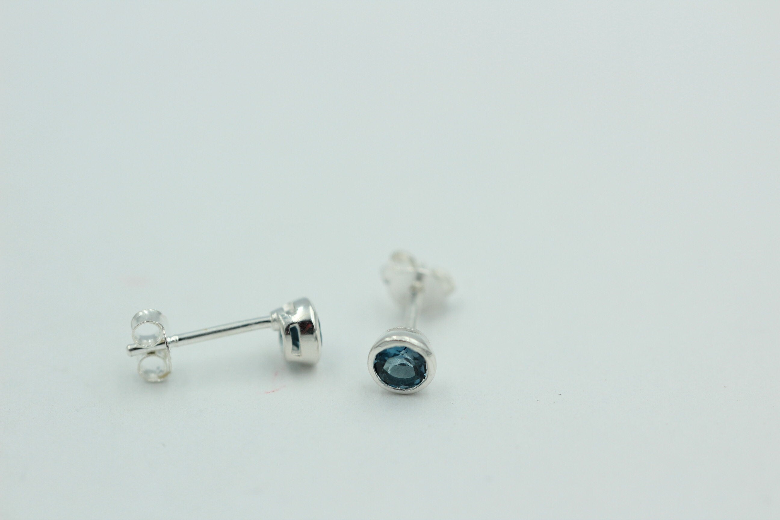0,52 seltener 0,48 Carat Londonblauer Topas Ohrstecker 925 Silber Topasschmuck