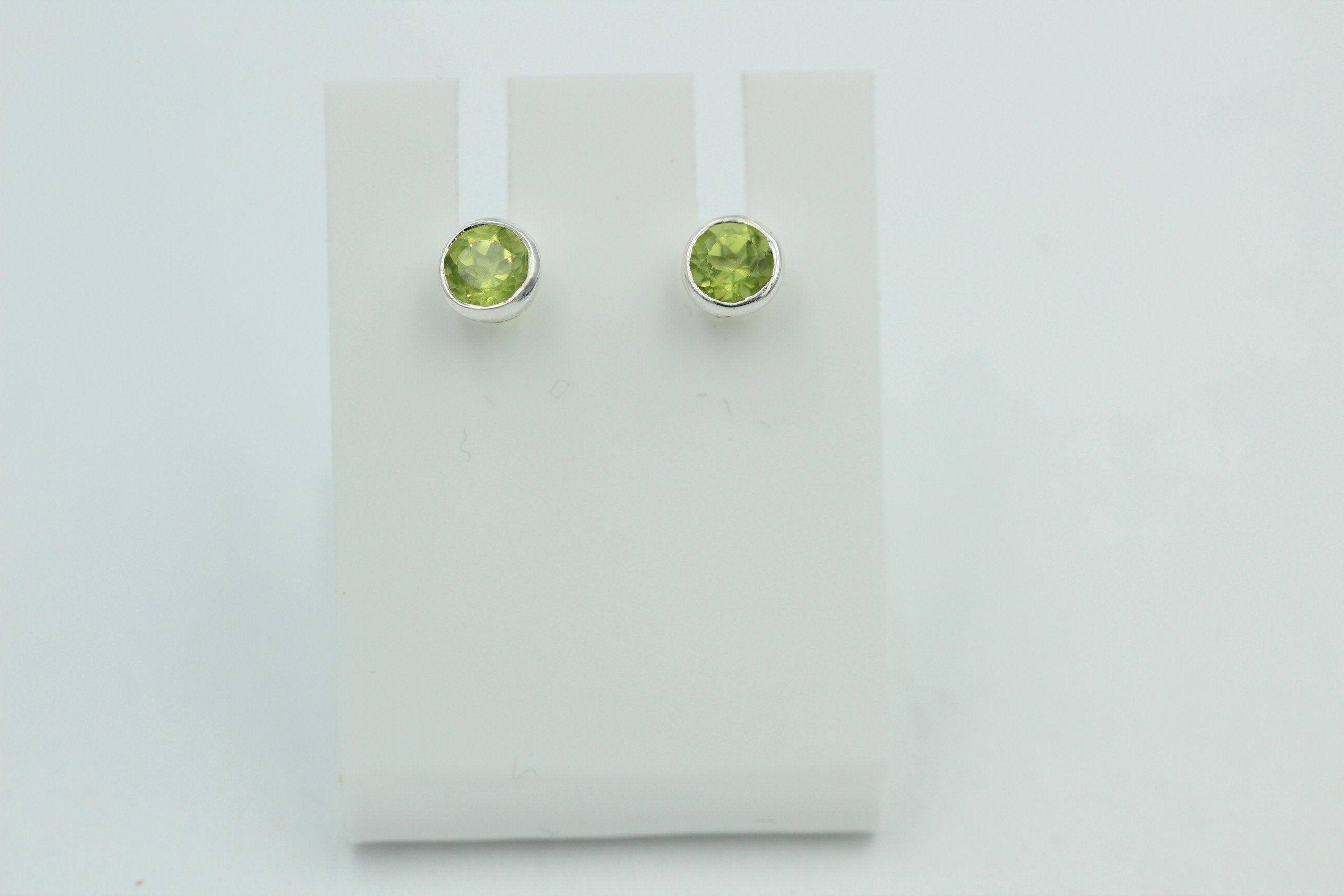 0,48 Carat Peridot Ohrstecker 925 Silber Olivin Peridot Ohrstecker