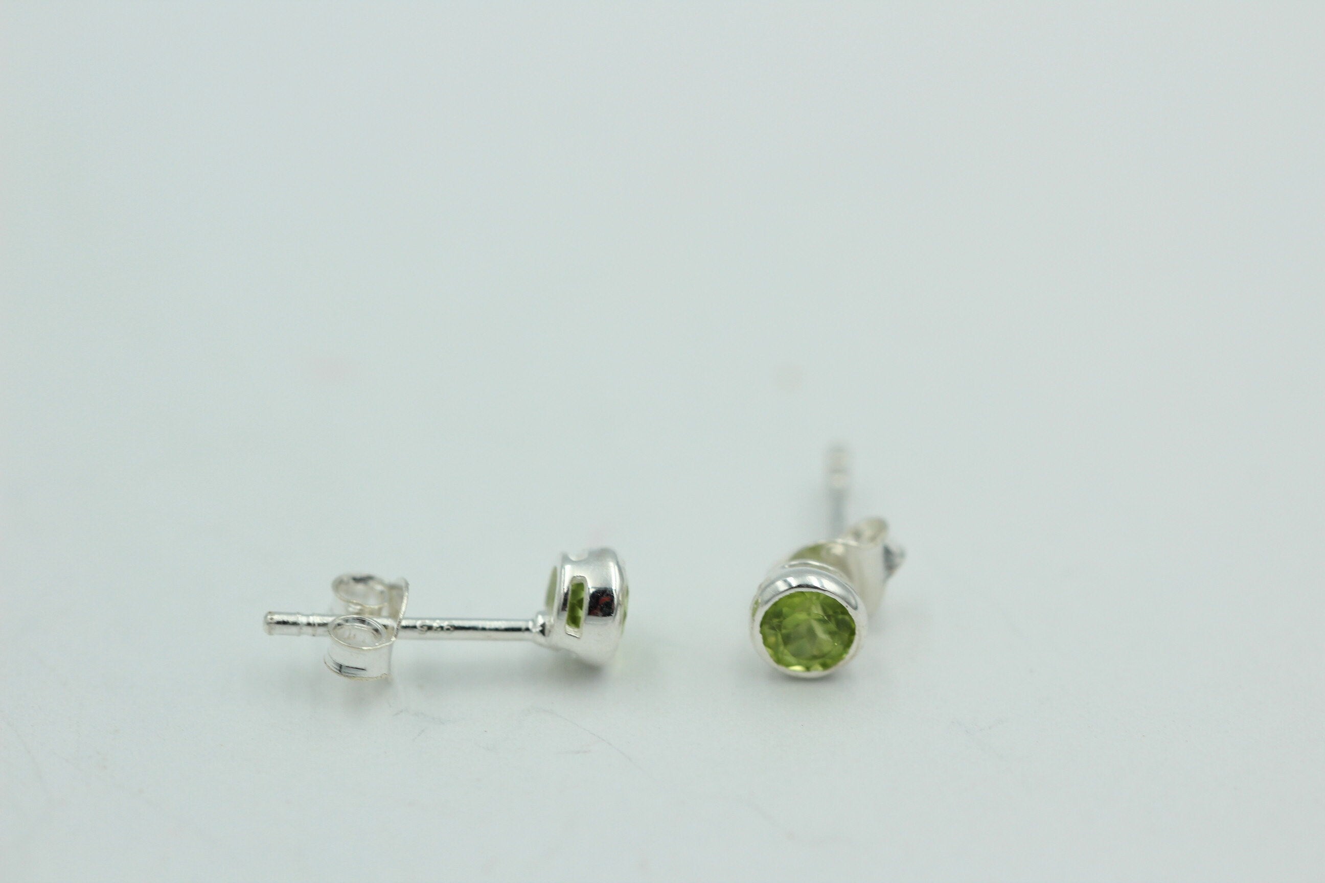 0,48 Carat Peridot Ohrstecker 925 Silber Olivin Peridot Ohrstecker
