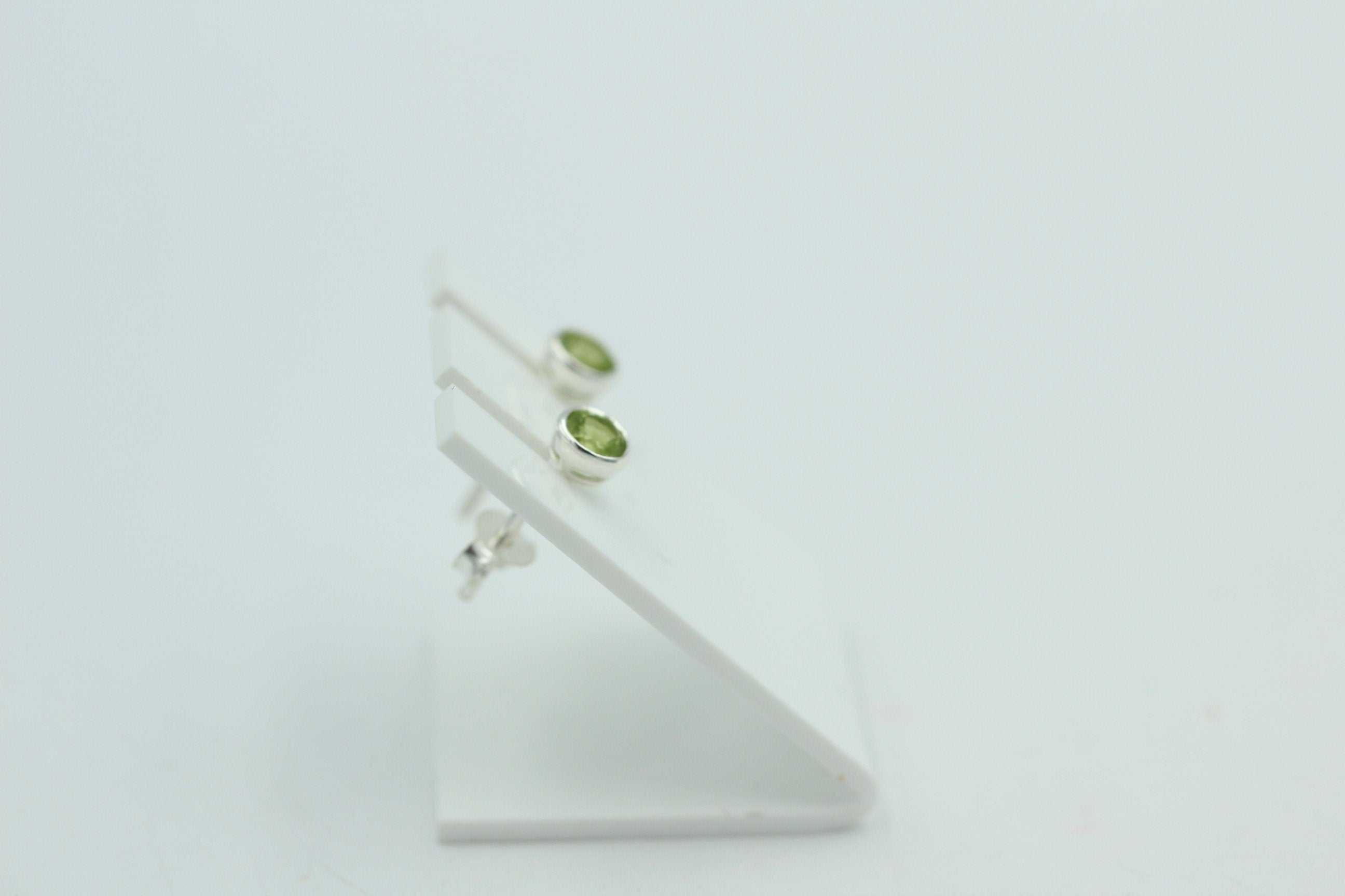 0,48 Carat Peridot Ohrstecker 925 Silber Olivin Peridot Ohrstecker