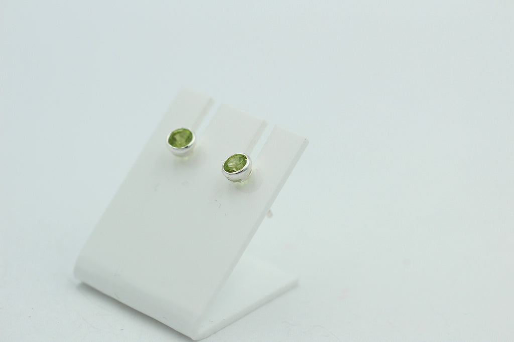 0,48 Carat Peridot Ohrstecker 925 Silber Olivin Peridot Ohrstecker