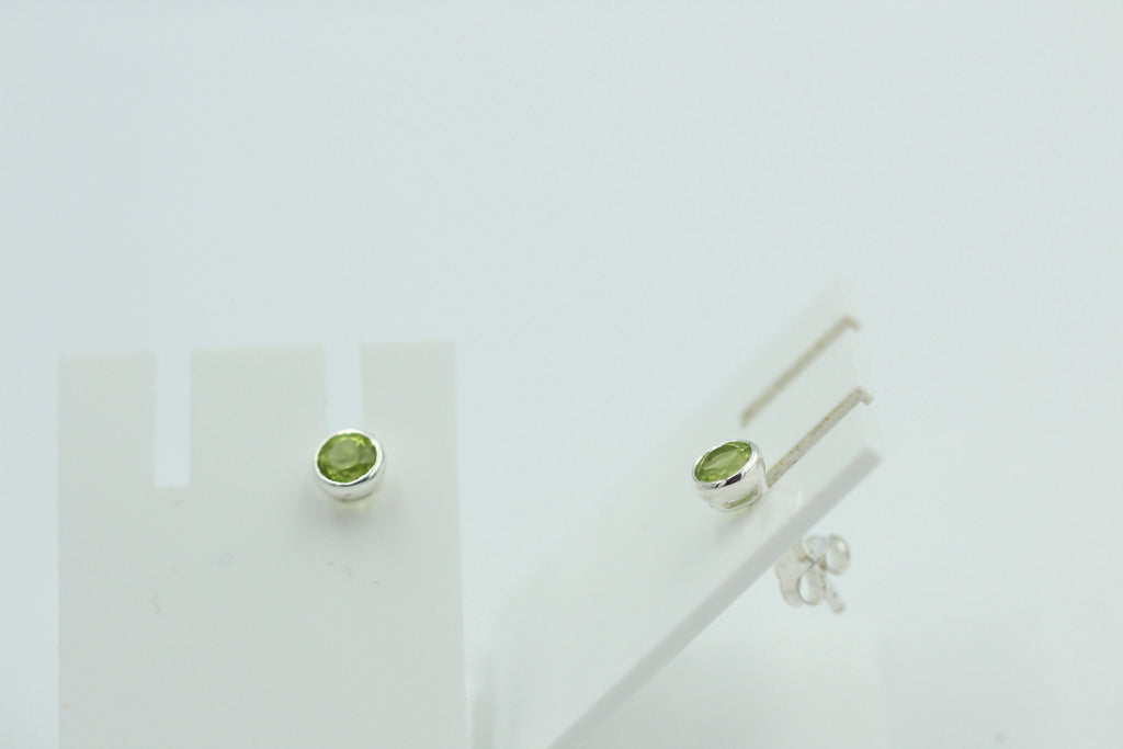 0,48 Carat Peridot Ohrstecker 925 Silber Olivin Peridot Ohrstecker
