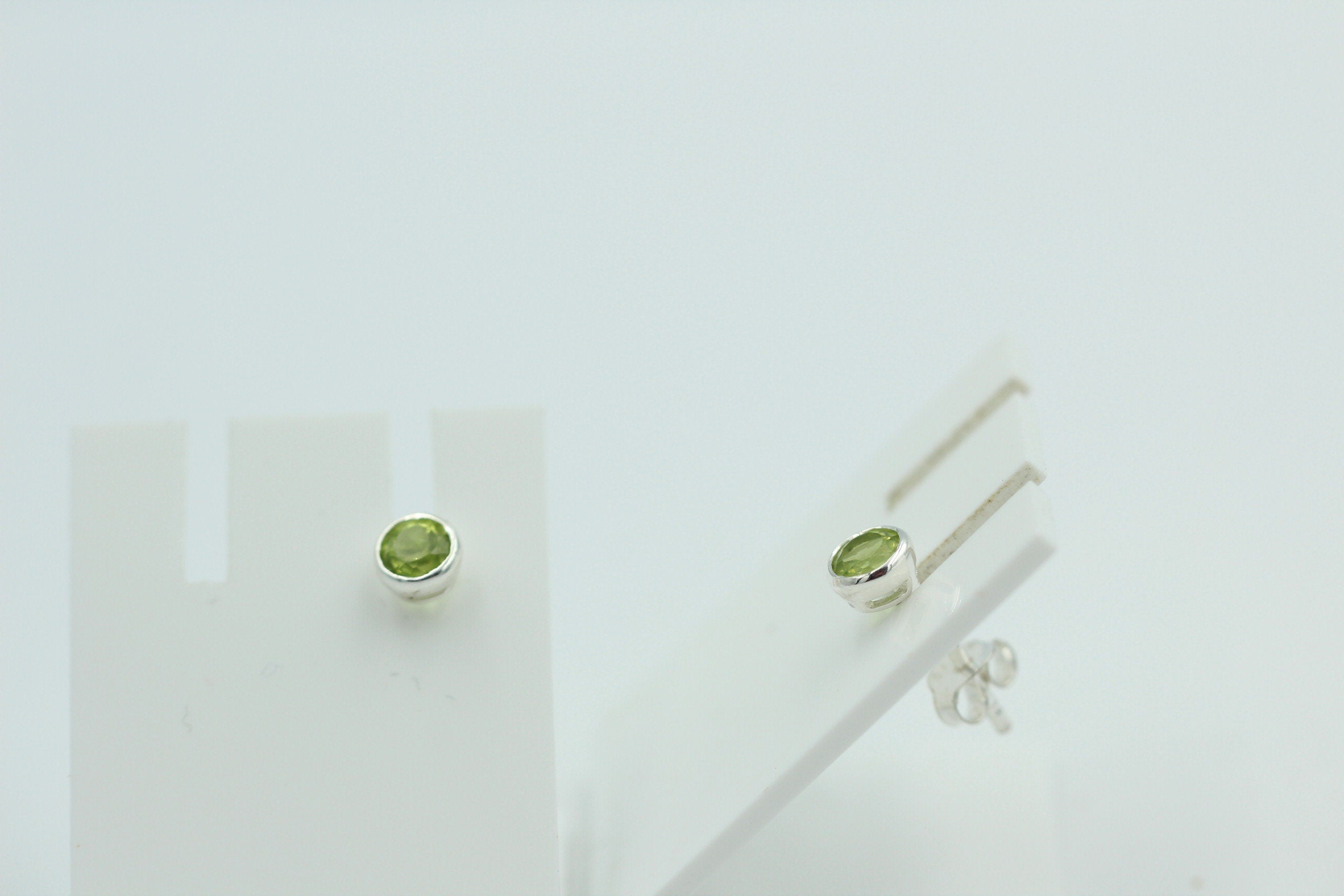 0,48 Carat Peridot Ohrstecker 925 Silber Olivin Peridot Ohrstecker