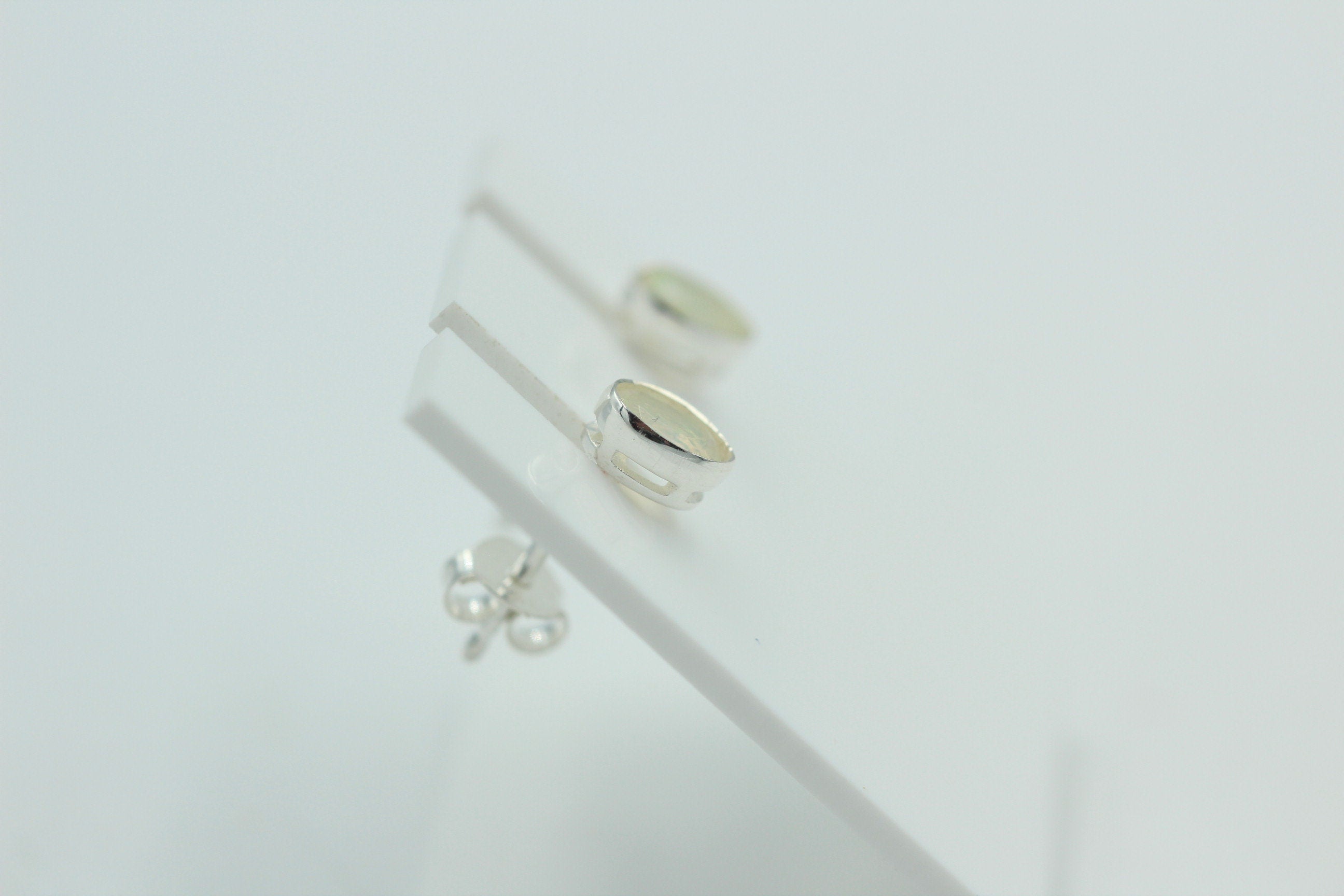 Edler 0,4 Carat Äthiopischer Opal Ohrstecker 925 Silber Welo Opal aus Äfrika