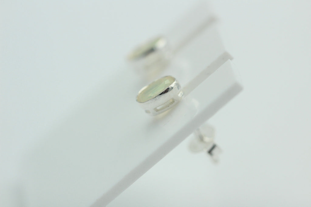 Edler 0,4 Carat Äthiopischer Opal Ohrstecker 925 Silber Welo Opal aus Äfrika