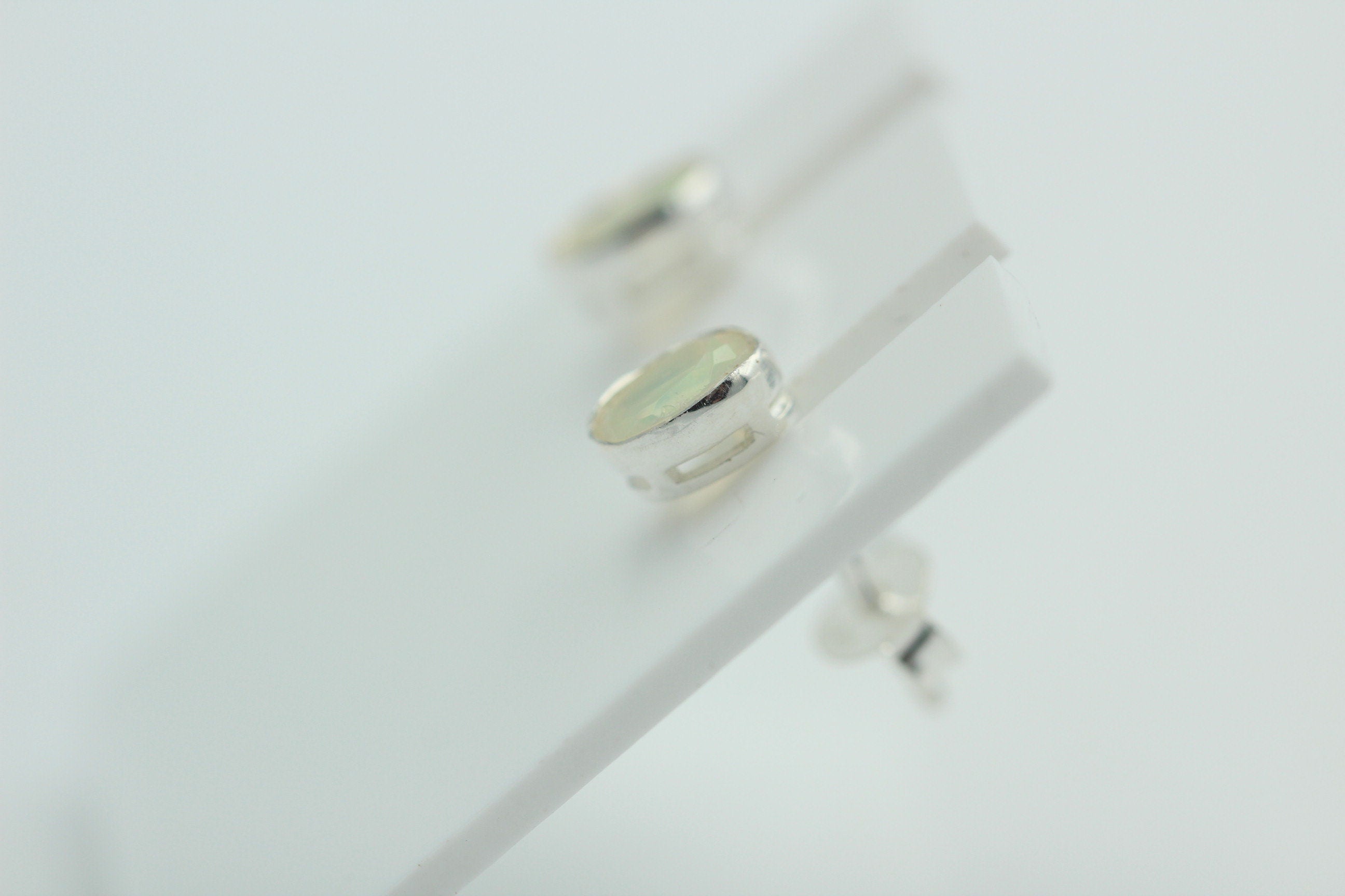 Edler 0,4 Carat Äthiopischer Opal Ohrstecker 925 Silber Welo Opal aus Äfrika