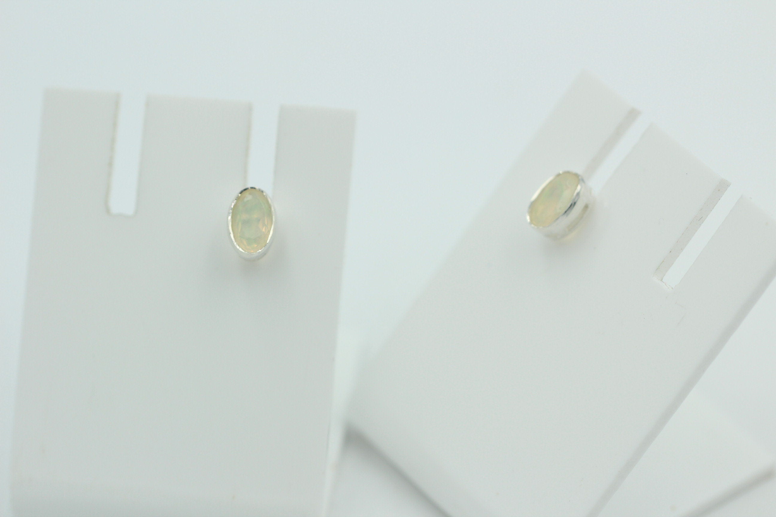 Edler 0,4 Carat Äthiopischer Opal Ohrstecker 925 Silber Welo Opal aus Äfrika